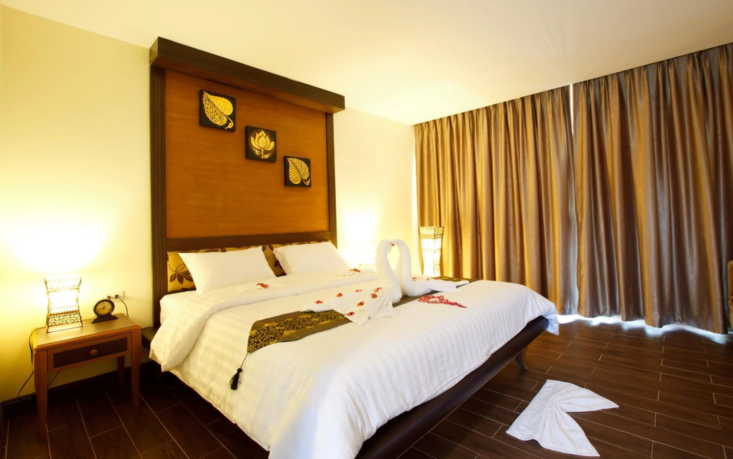 Photo of the whole room, Bed in Chawalun Resort