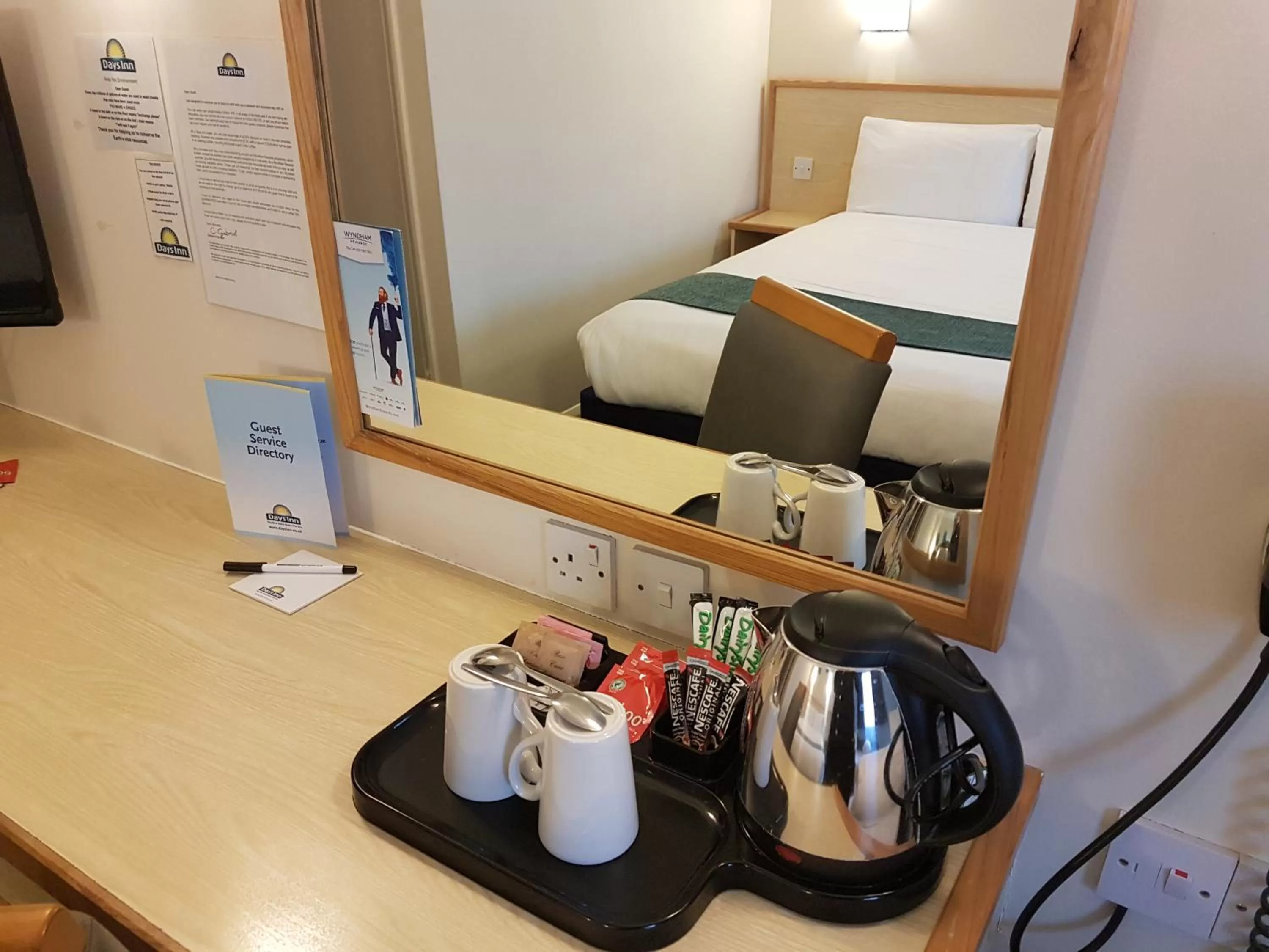 Coffee/tea facilities in Days Inn Sutton Scotney North