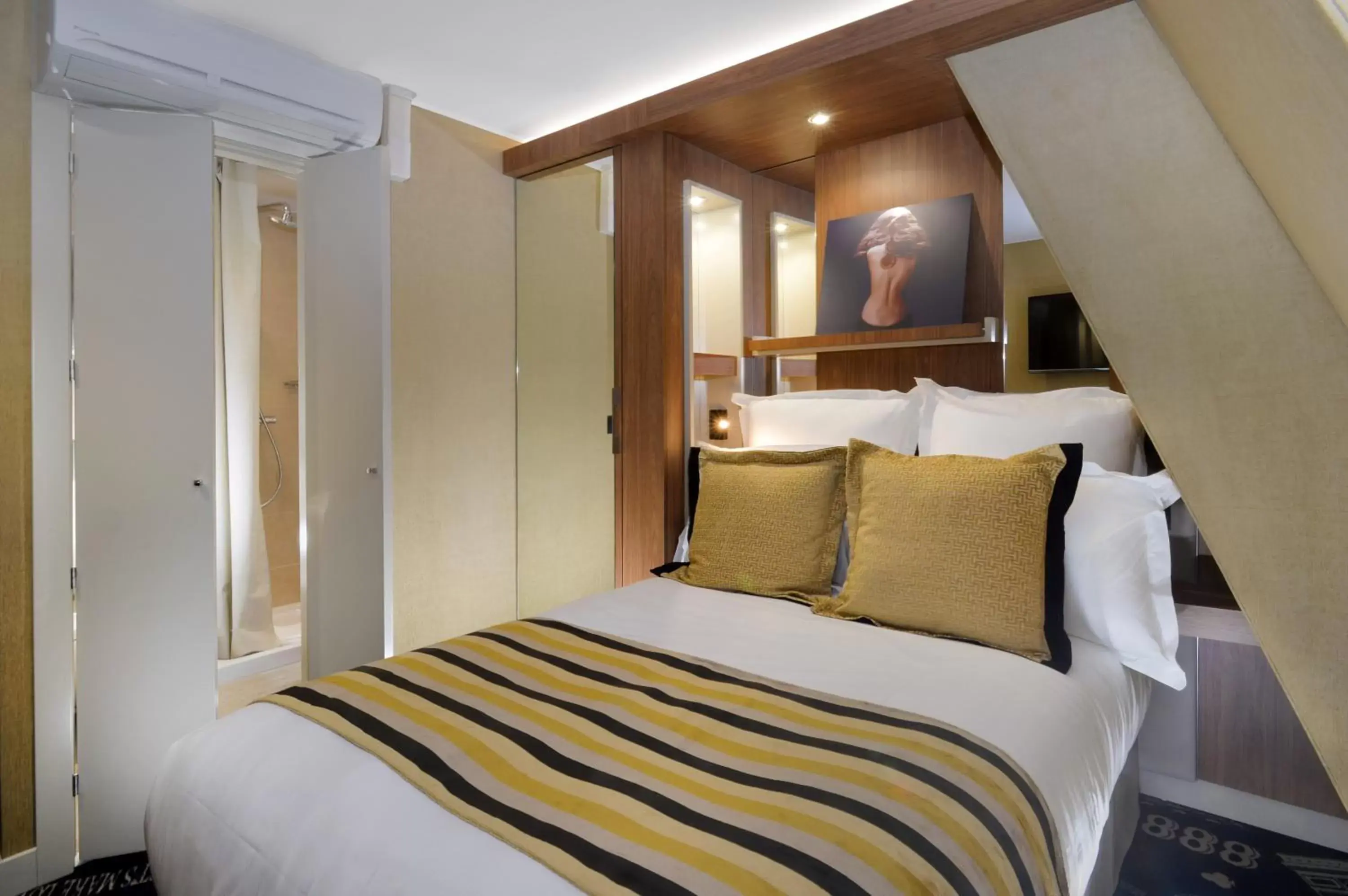 Bedroom, Bed in Hotel le 18 Paris