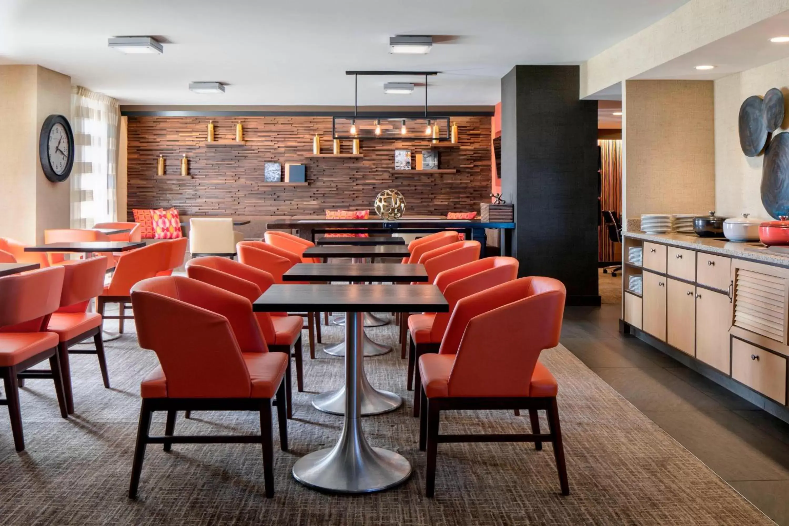 Lounge or bar, Restaurant/Places to Eat in The Lincoln Marriott Cornhusker Hotel