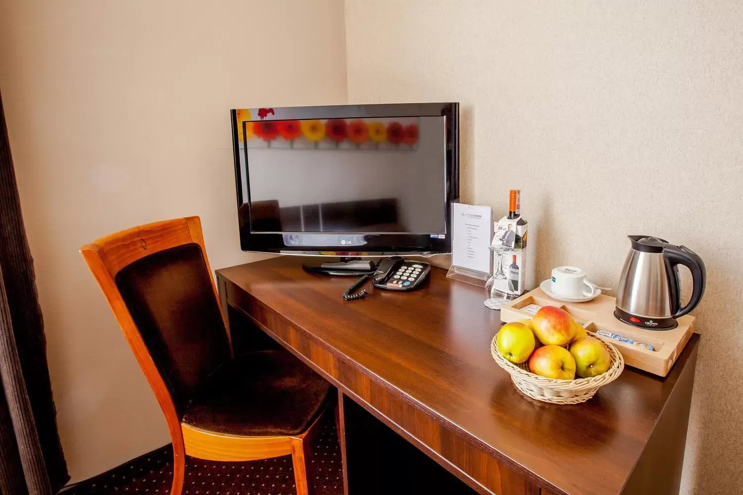 TV and multimedia, TV/Entertainment Center in Hotel Diament Economy Gliwice