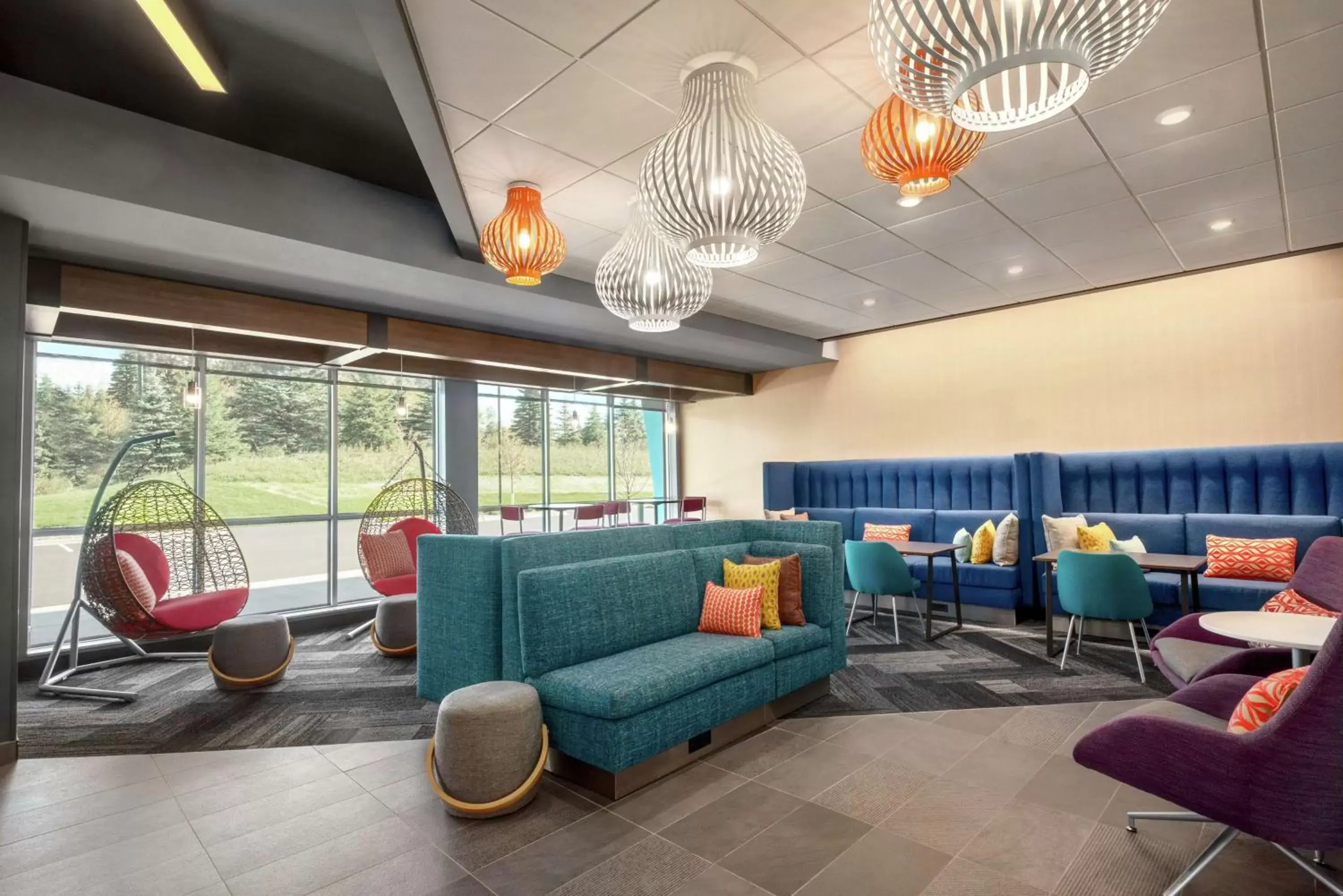 Lobby or reception in Tru By Hilton Duluth Mall Area Lobby or reception in Tru By Hilton Duluth Mall Area