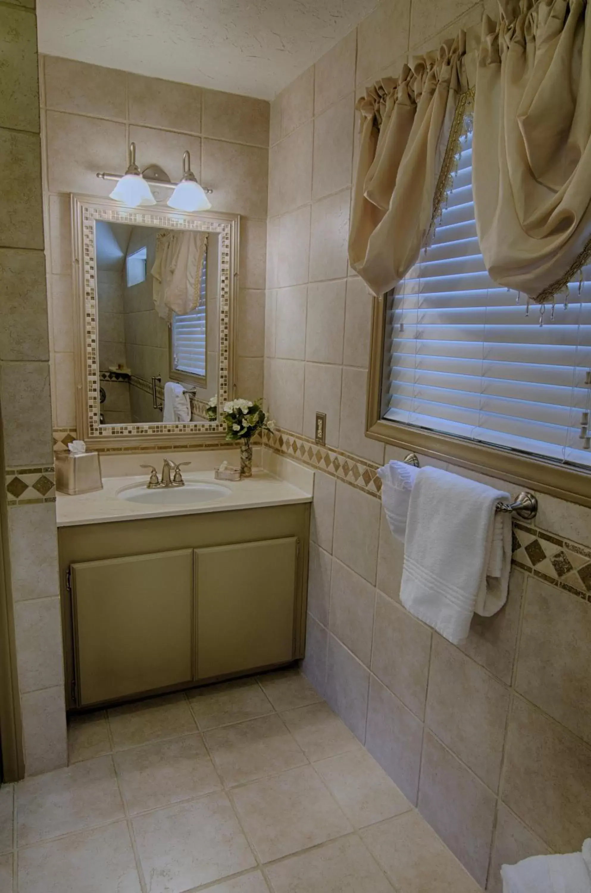 Bathroom in The North Shore Inn