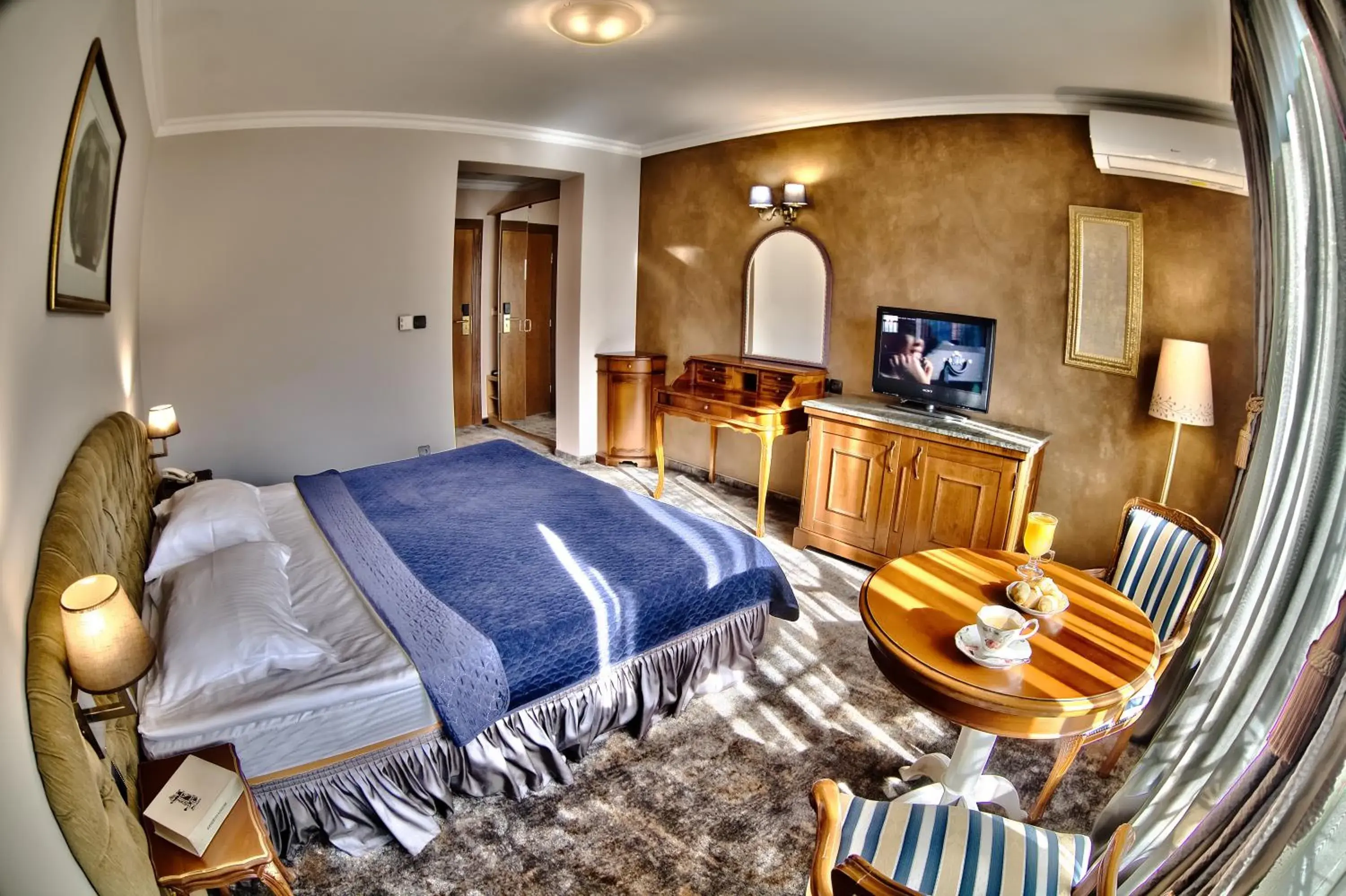 Photo of the whole room in Meg-Lozenetz Hotel