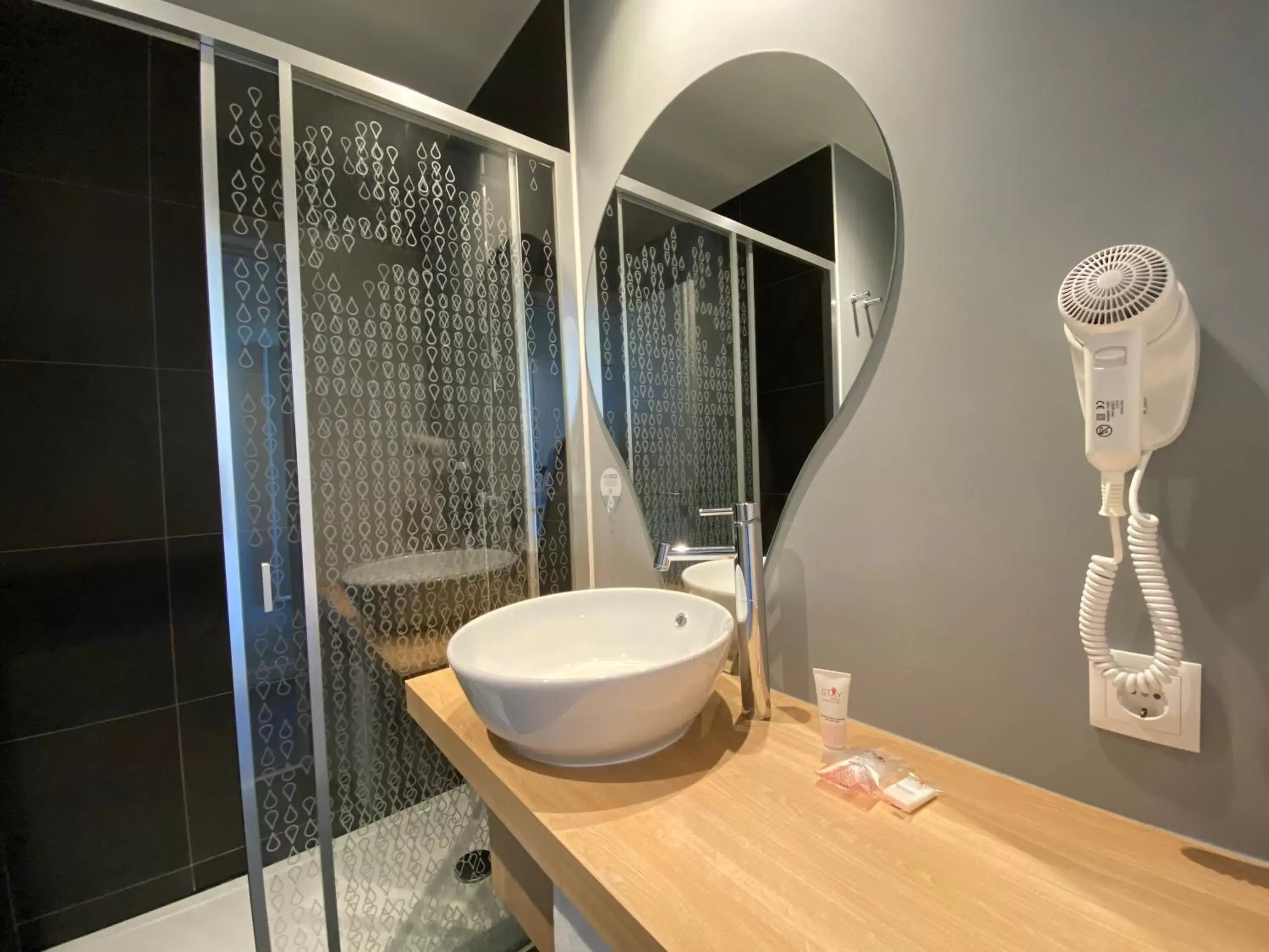 Shower, Bathroom in Stay Hotel Lisboa Aeroporto