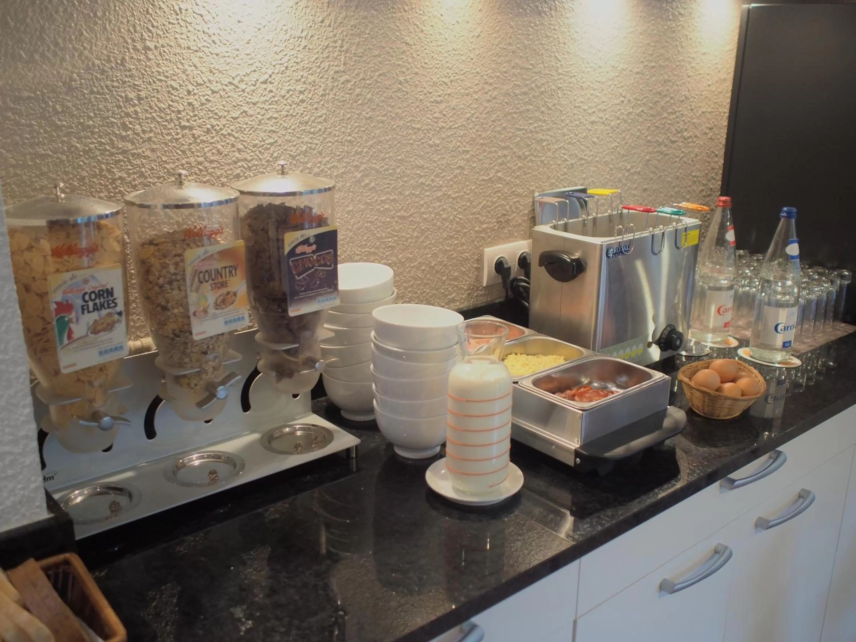 Breakfast in Hôtel et Restaurant Aster, Saint-Avold Nord