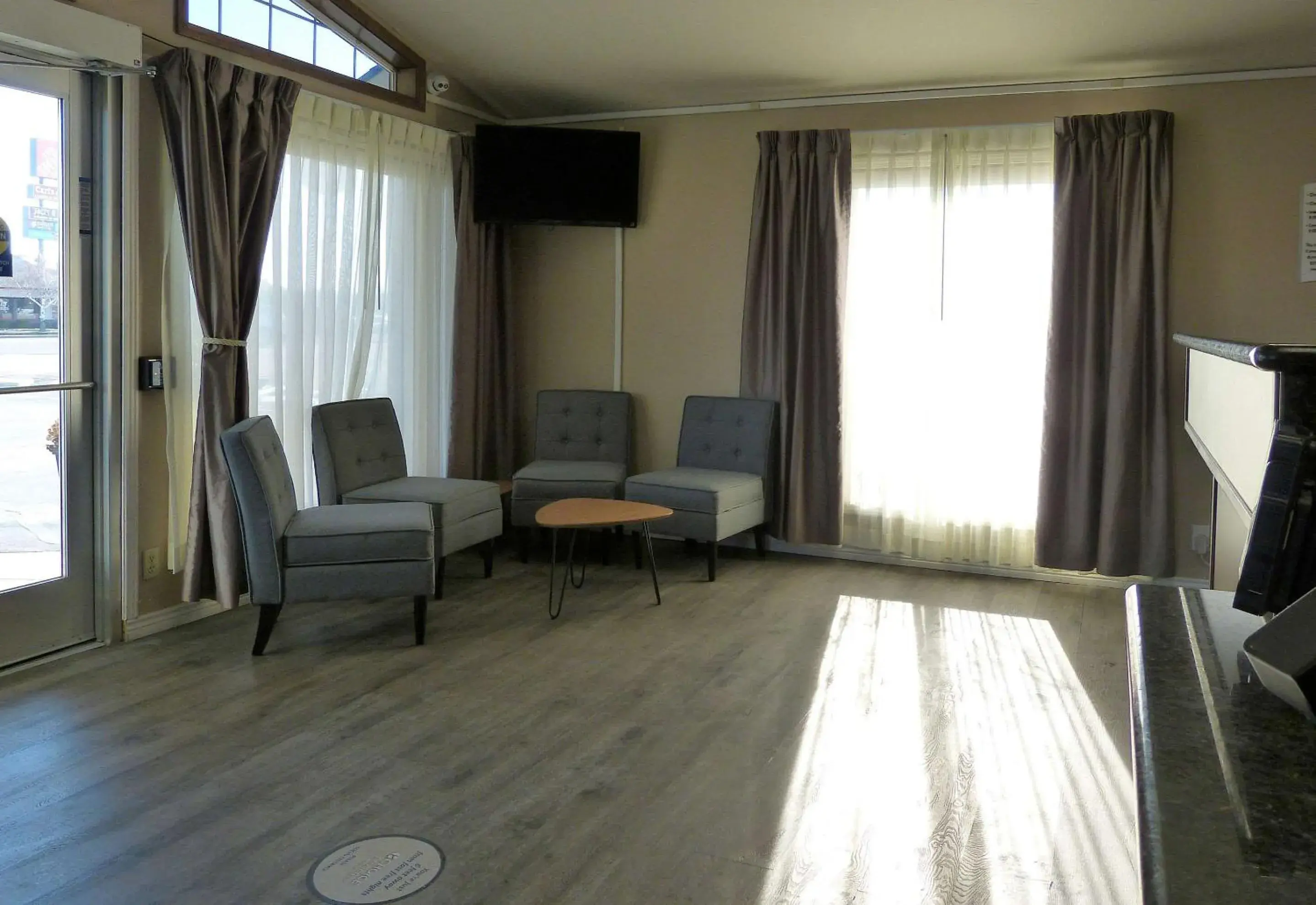 Lobby or reception, Seating Area in Rodeway Inn & Suites