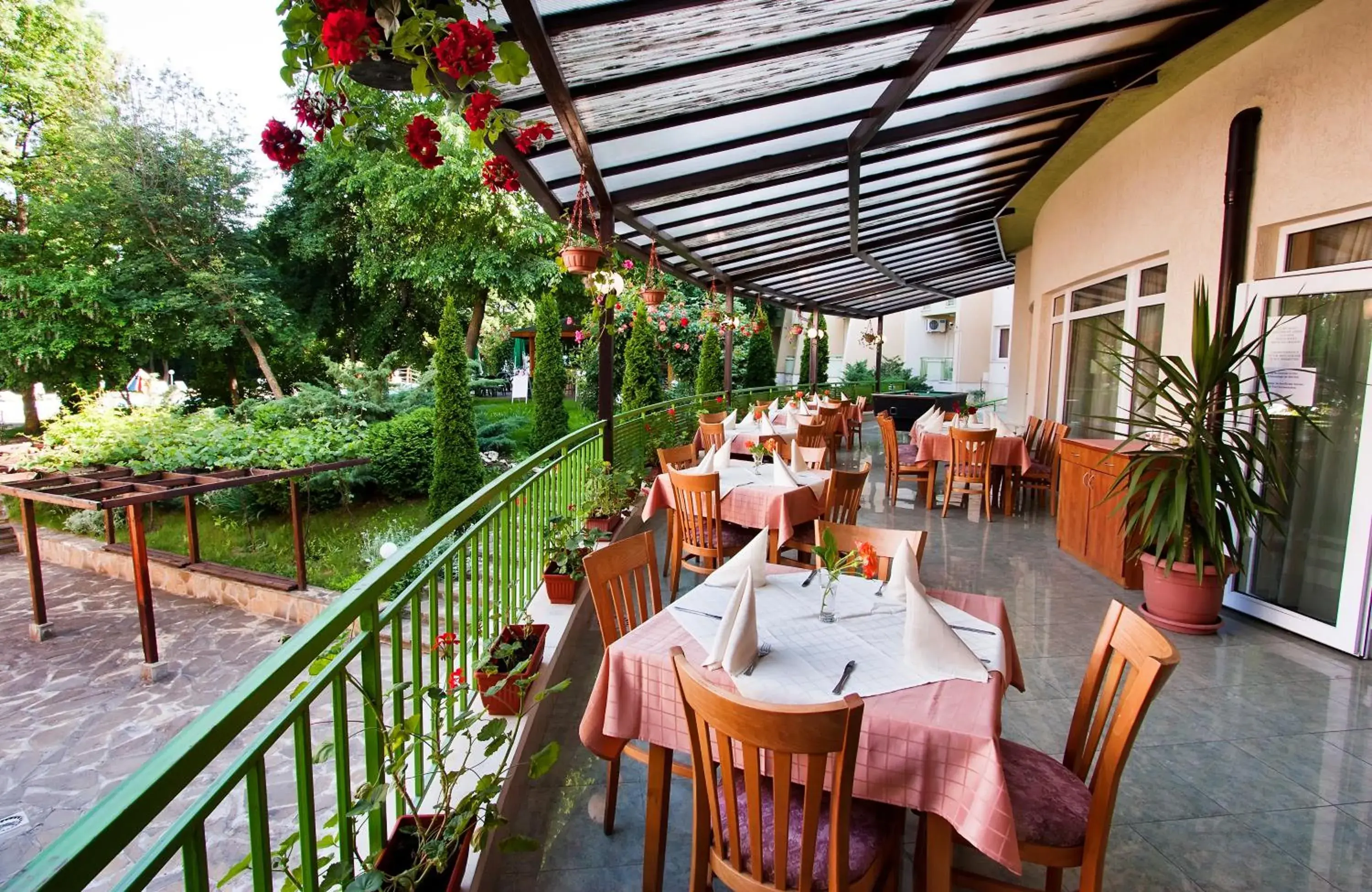 Food and drinks, Restaurant/Places to Eat in Ljuljak Hotel