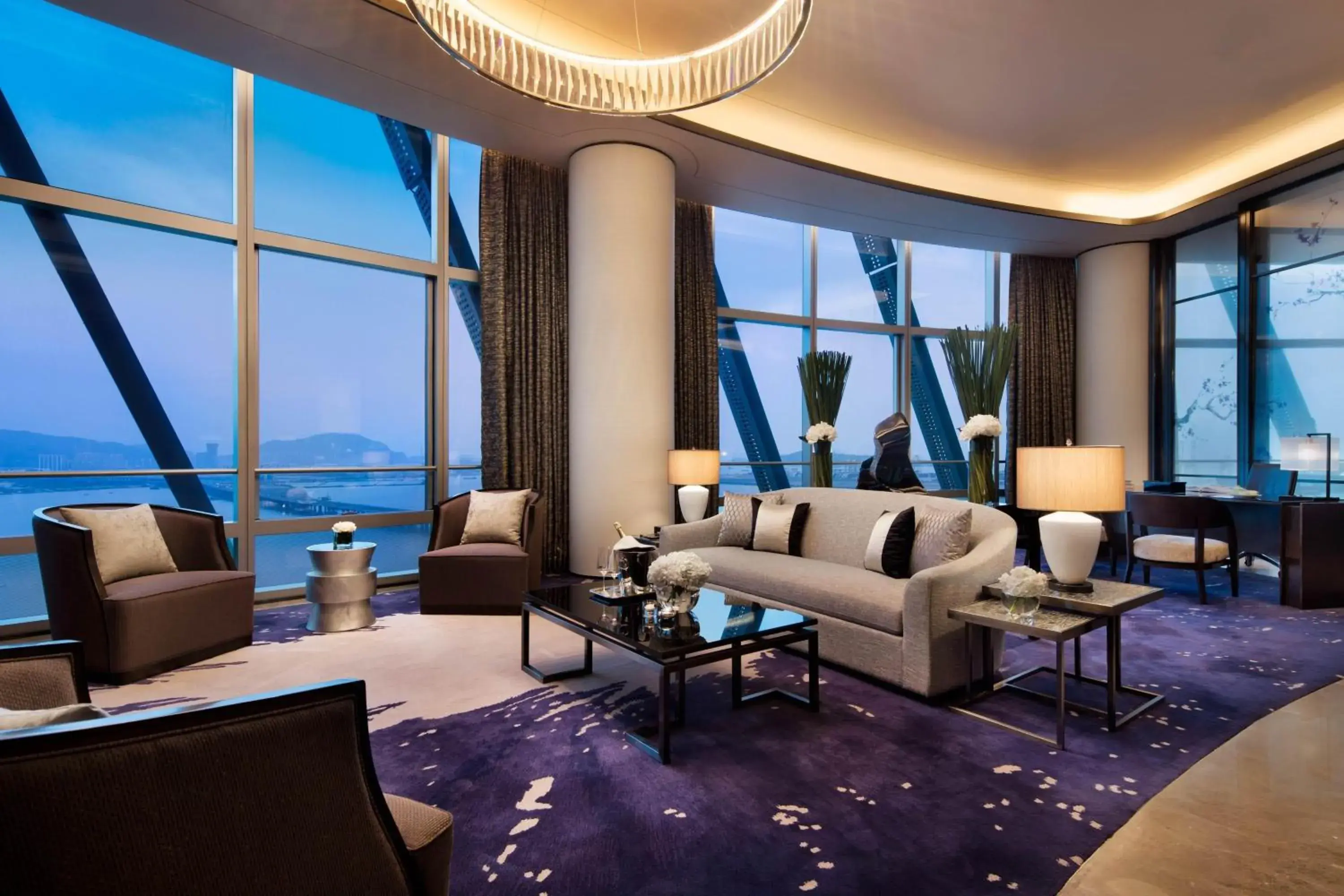 Bedroom, Seating Area in JW Marriott Hotel Shenzhen Bao'an International Airport