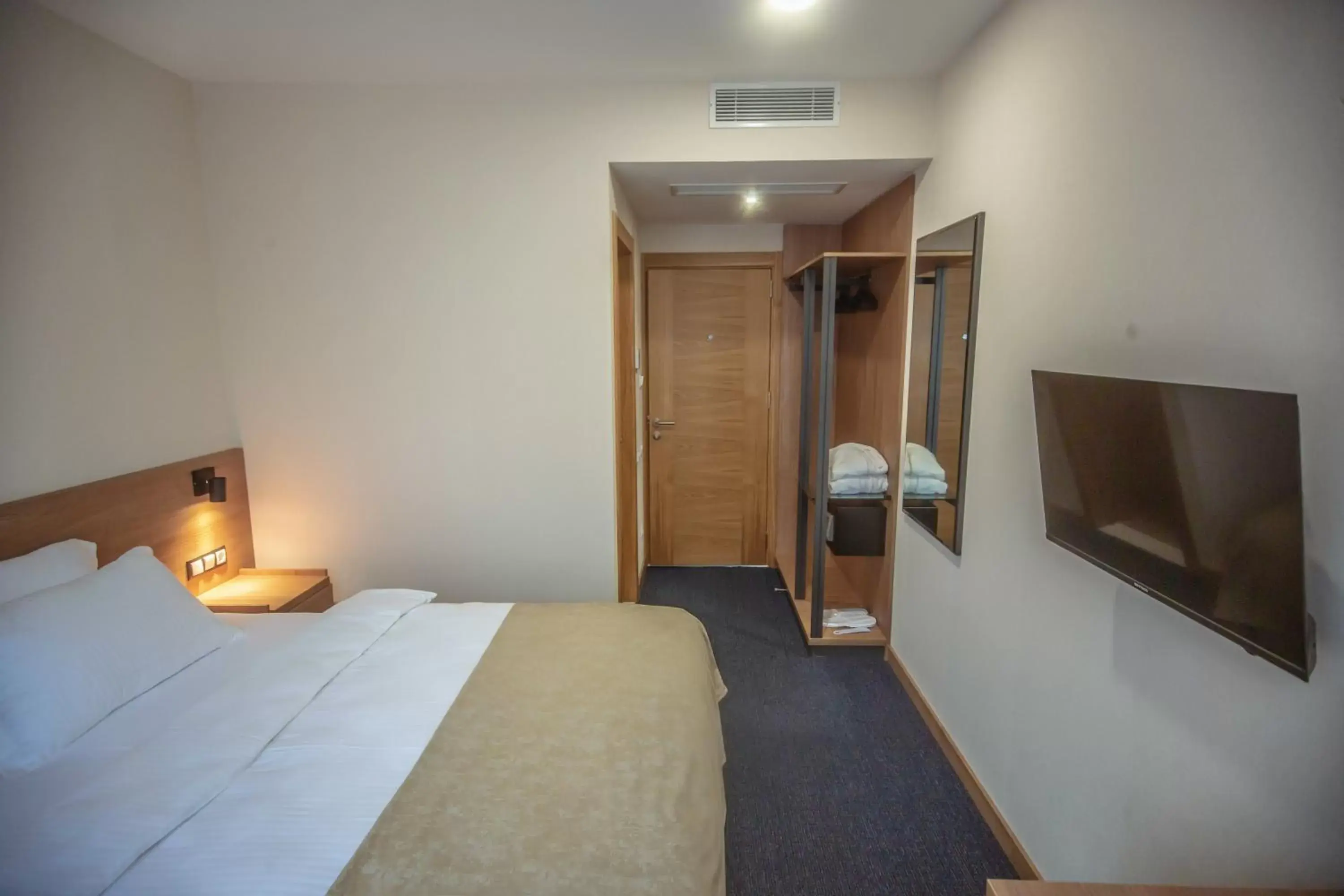 Standard Double Room in Hotel Banovani Standard Double Room in Hotel Banovani