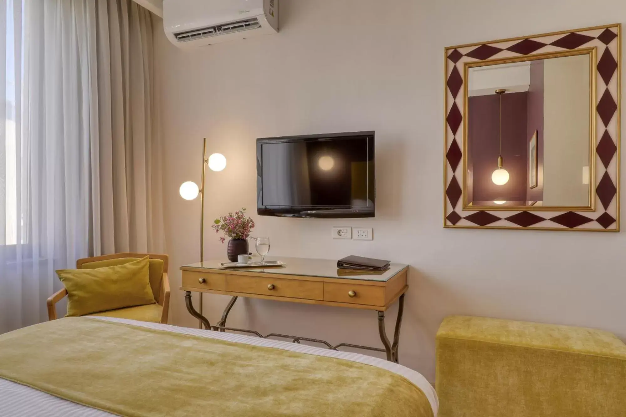 TV and multimedia, TV/Entertainment Center in Liwan Hotel