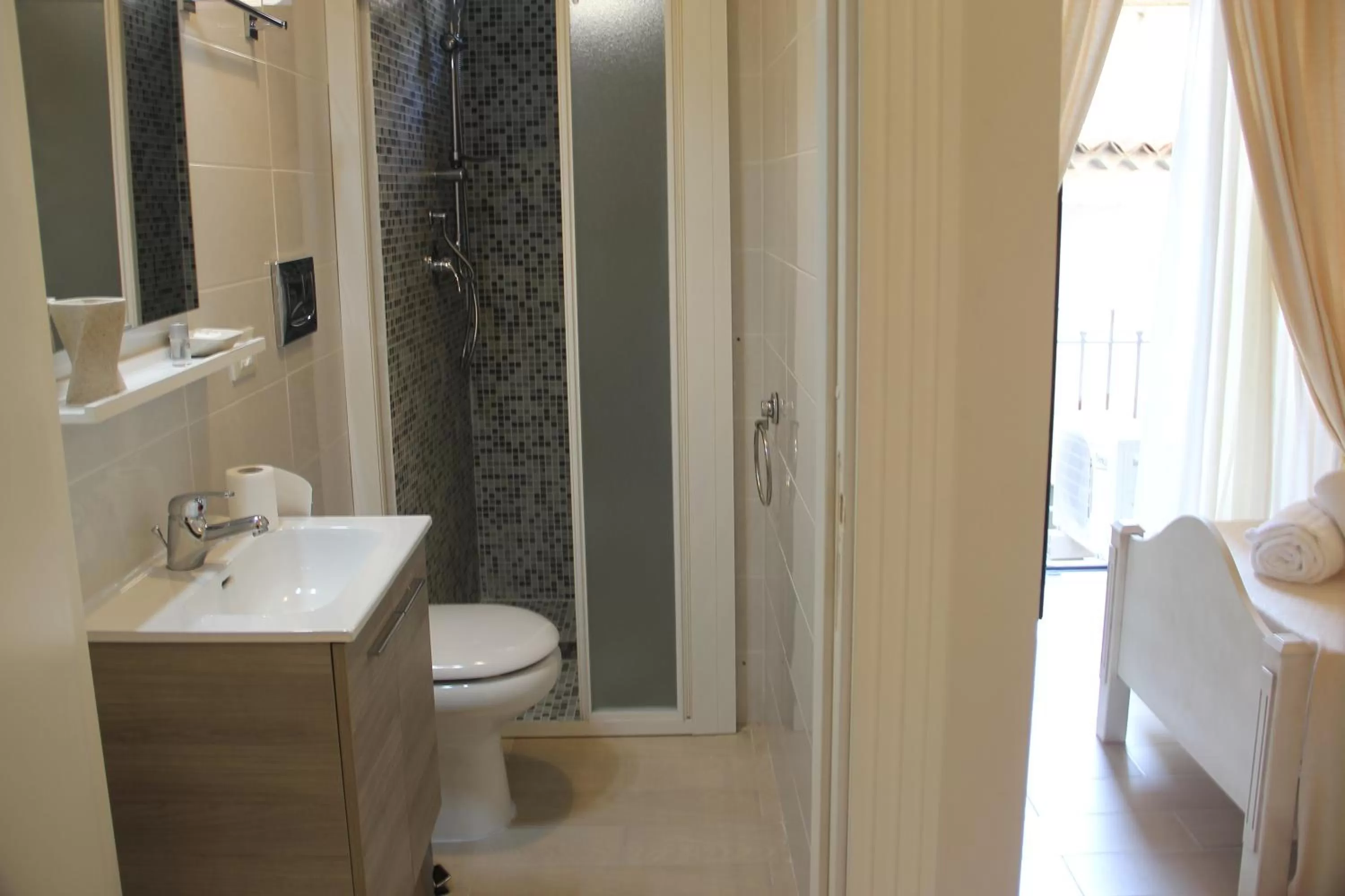 Shower, Bed in B&b Cityfair