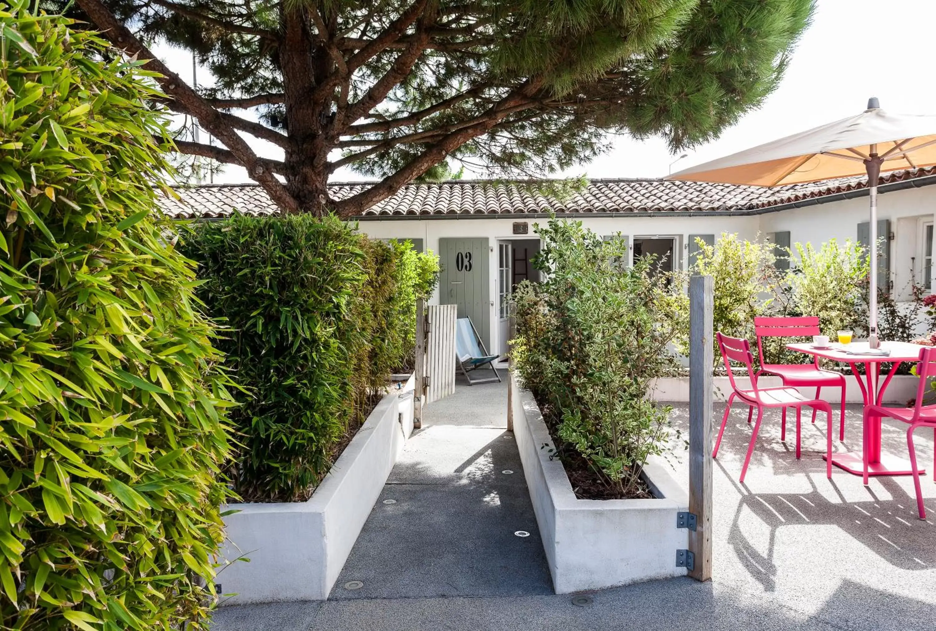 Patio in Hotel Les Bois Flottais