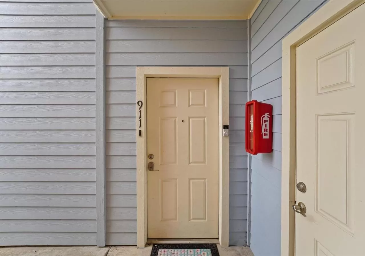 Facade/entrance in The Dawn on Galveston Beach