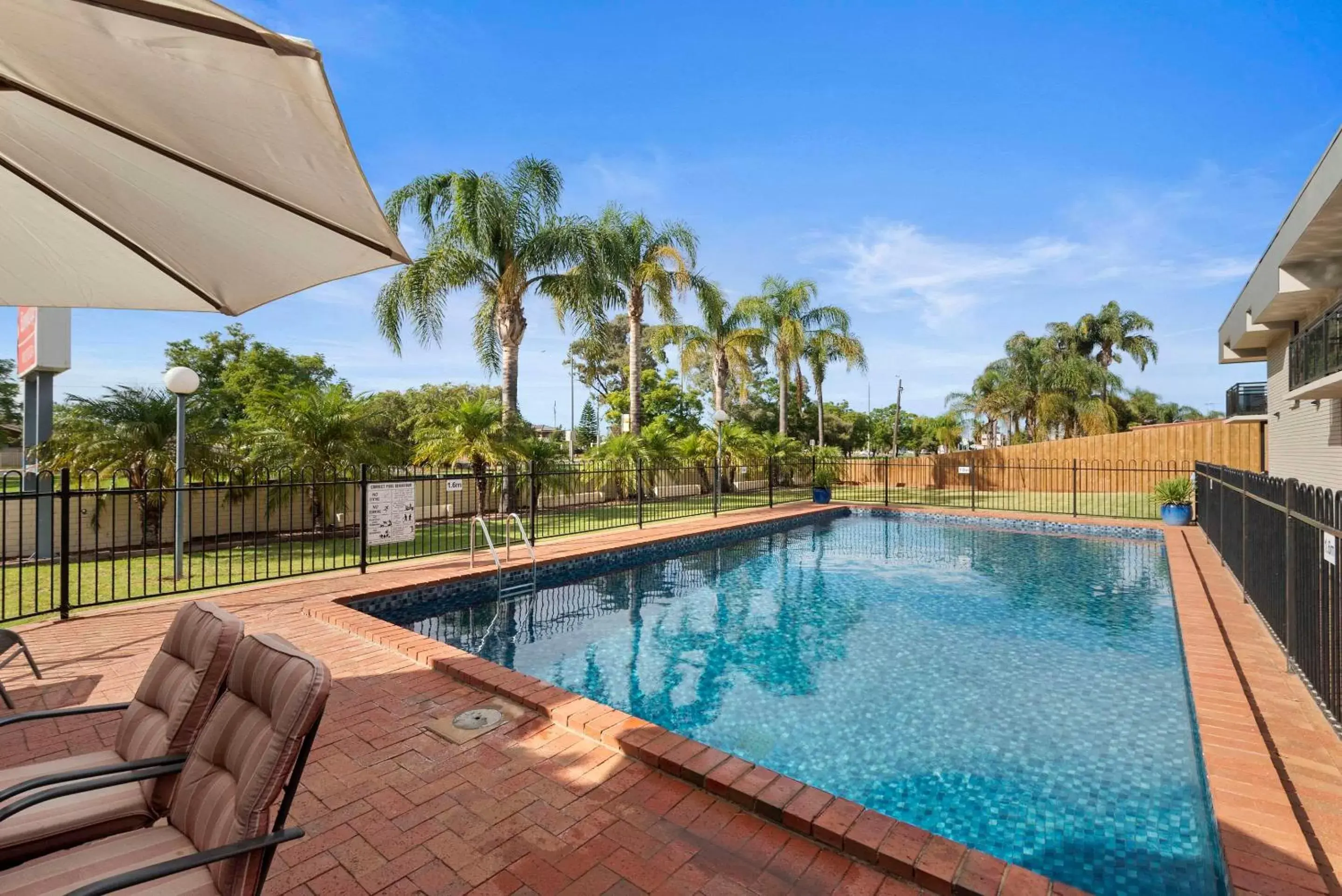 Swimming Pool in Econo Lodge Mildura