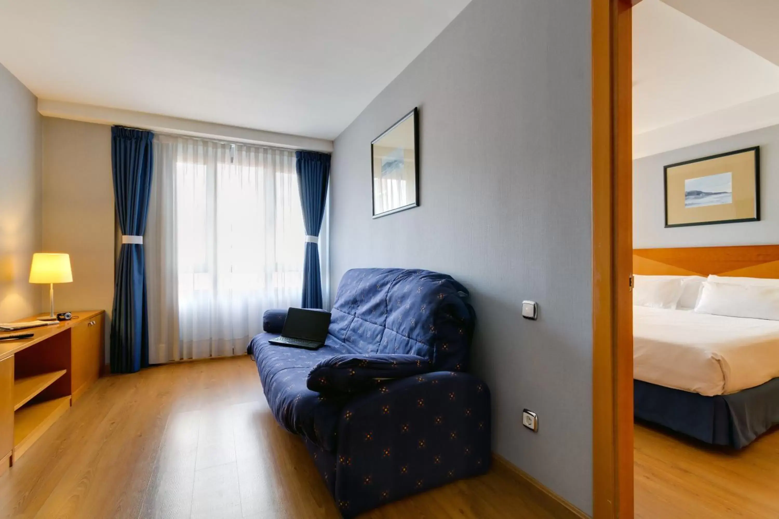 Bedroom, Seating Area in Oca Villa de Avilés Hotel