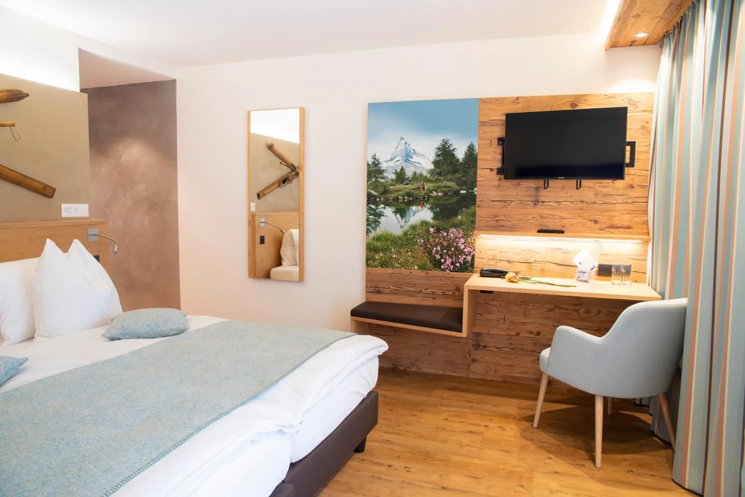 Bedroom, TV/Entertainment Center in Hotel Hemizeus & Iremia Spa