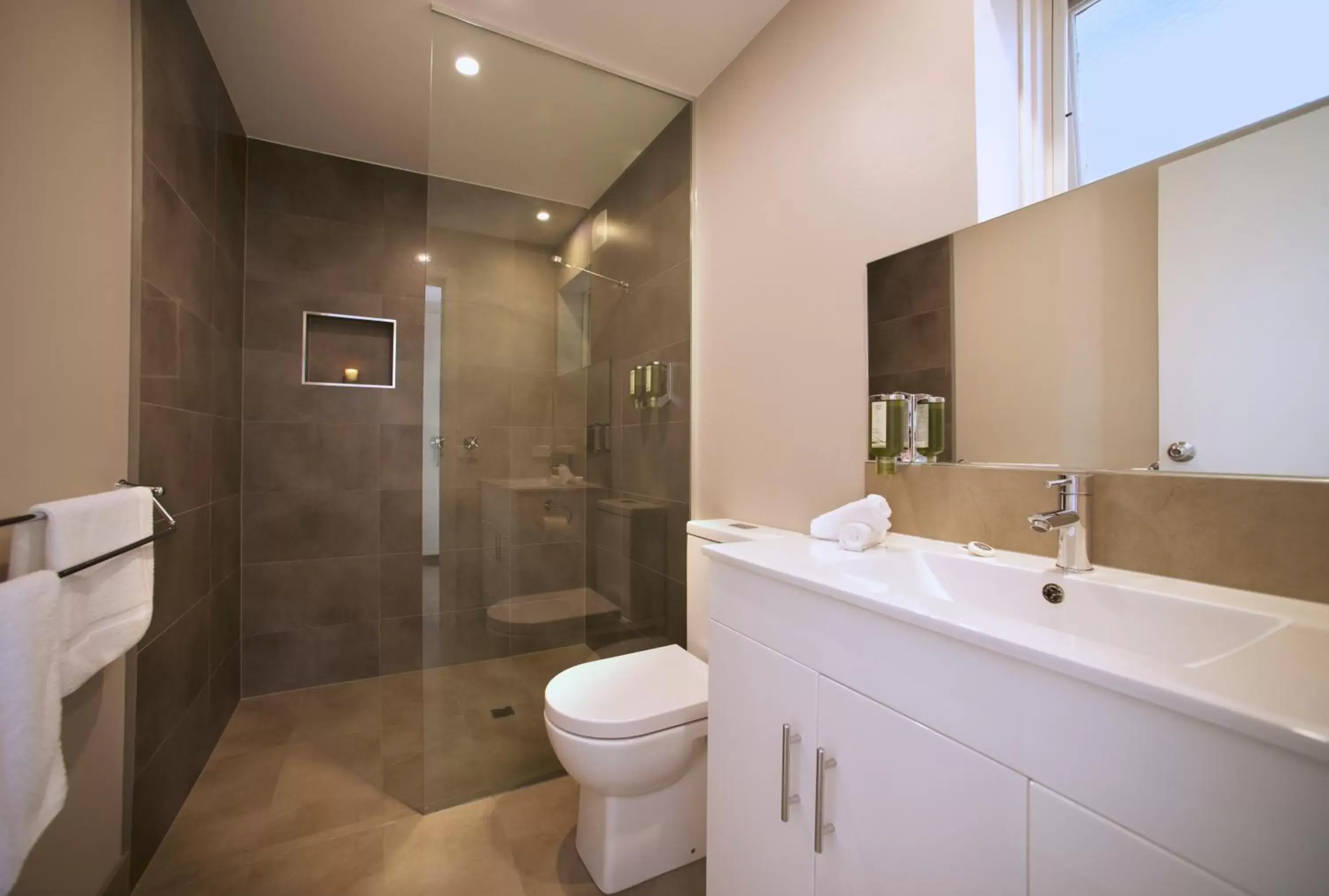 Bathroom in Boathouse Resort Studios and Suites