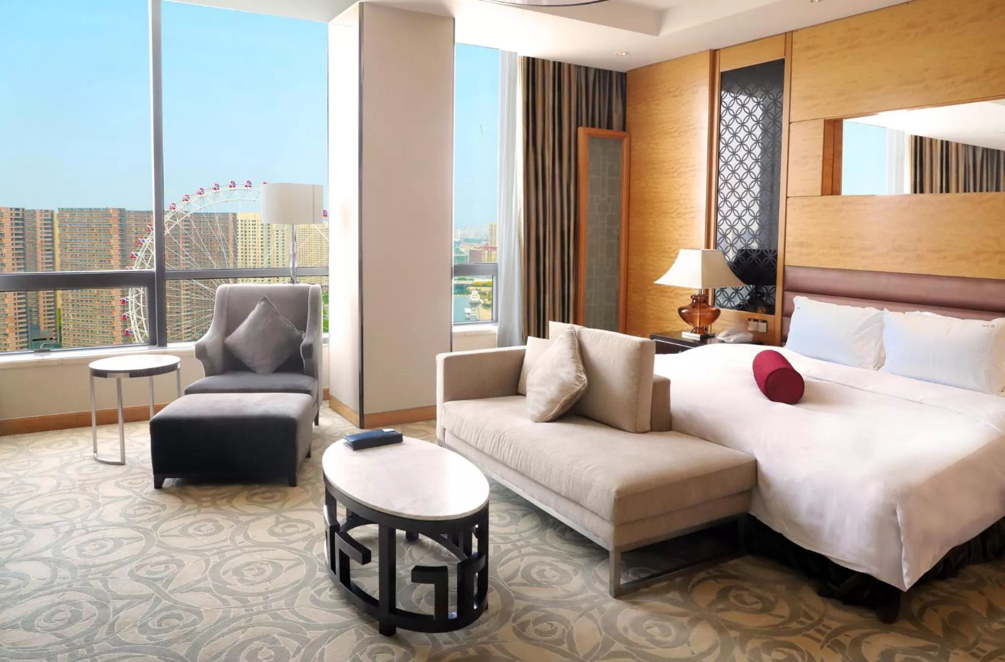 Photo of the whole room, Bed in Holiday Inn Tianjin Riverside by IHG