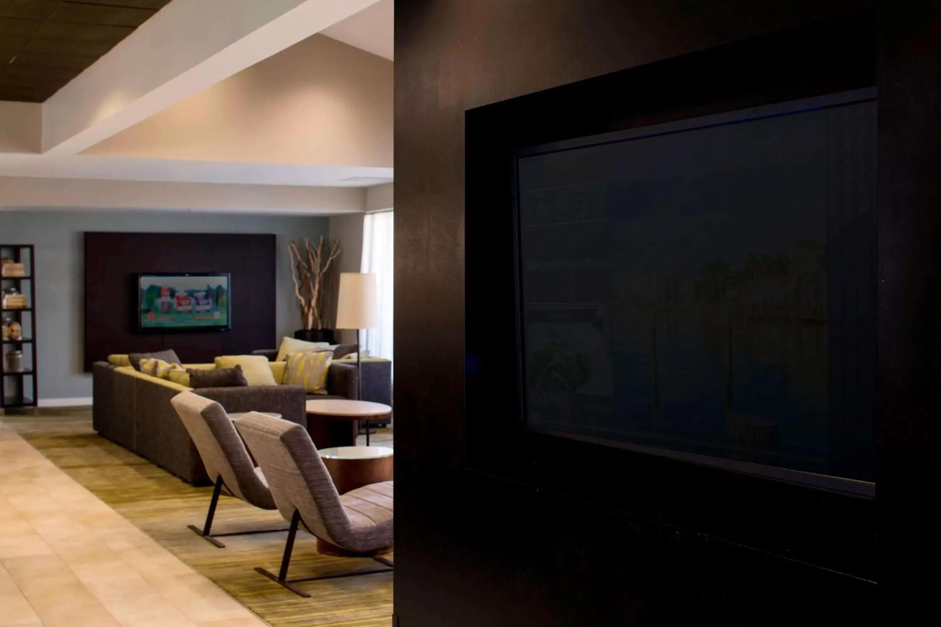 Lobby or reception, TV/Entertainment Center in Sonesta Select Boca Raton