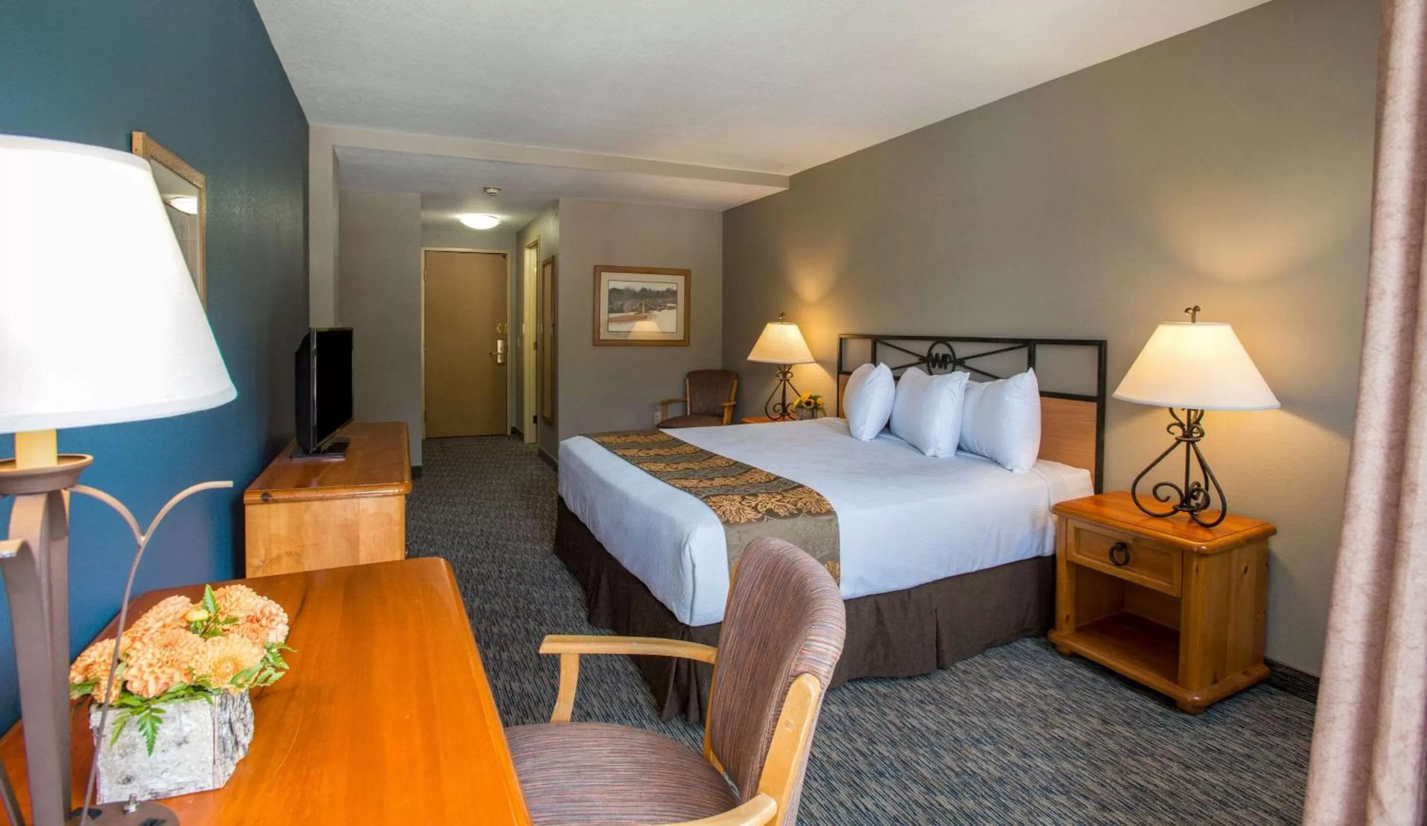 Photo of the whole room, Bed in Winter Park Mountain Lodge