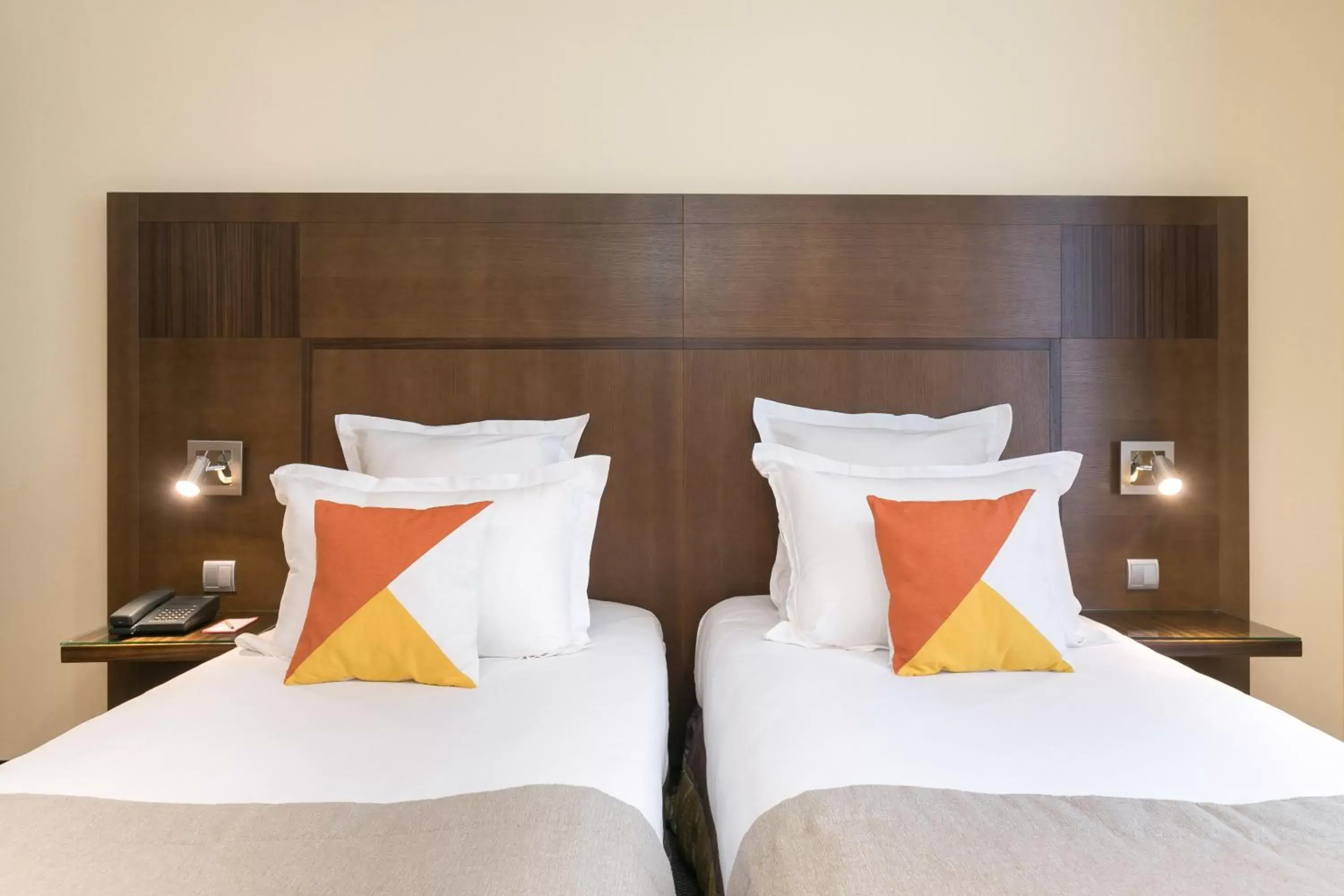 Superior Twin Room in Hôtel Le Cardinal Superior Twin Room in Hôtel Le Cardinal