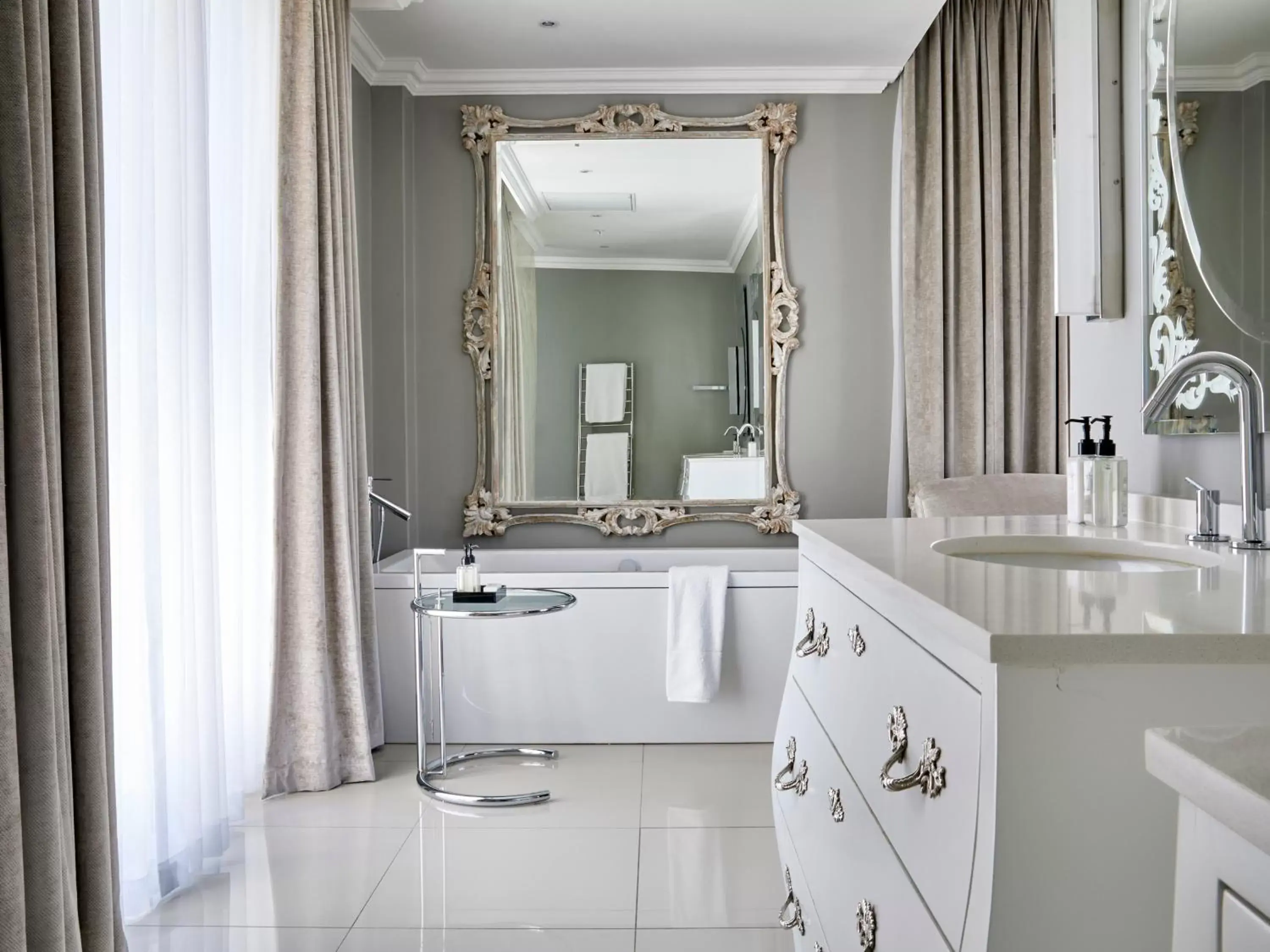 Bathroom in Queen Victoria Hotel by NEWMARK