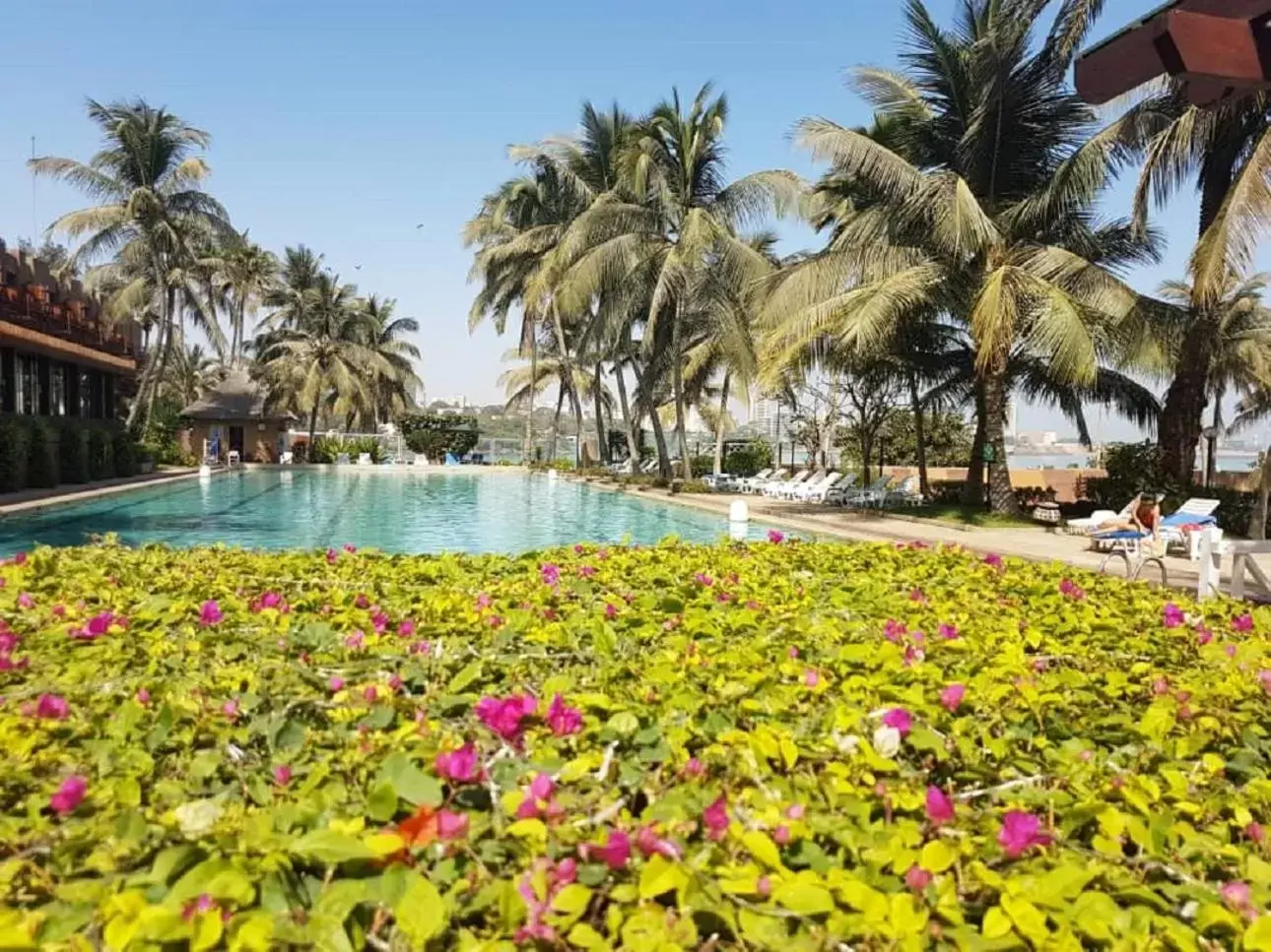 Swimming Pool in Hotel Jardin Savana Dakar