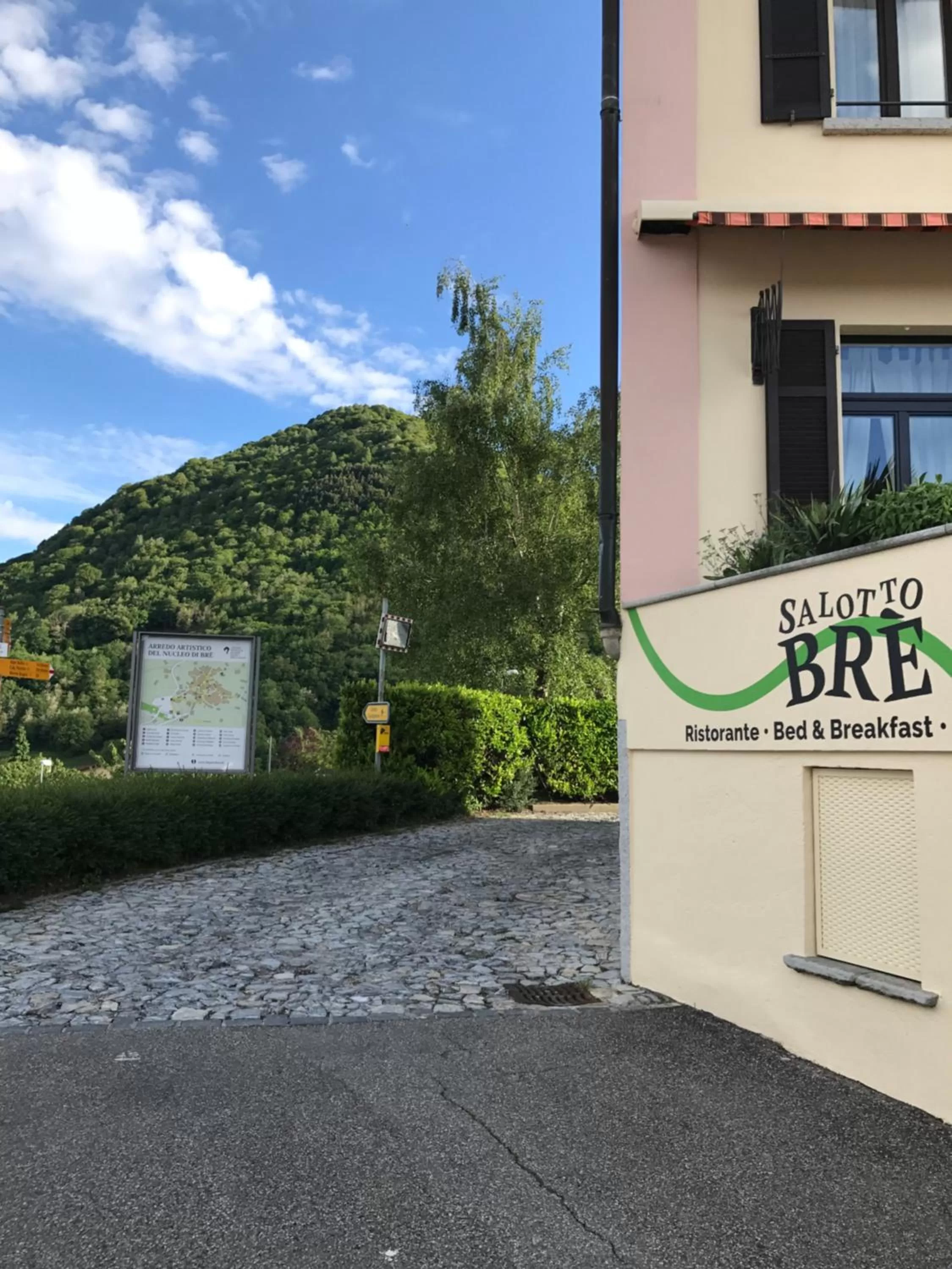 Restaurant/places to eat in Salotto Brè - Bed & Breakfast charming rooms