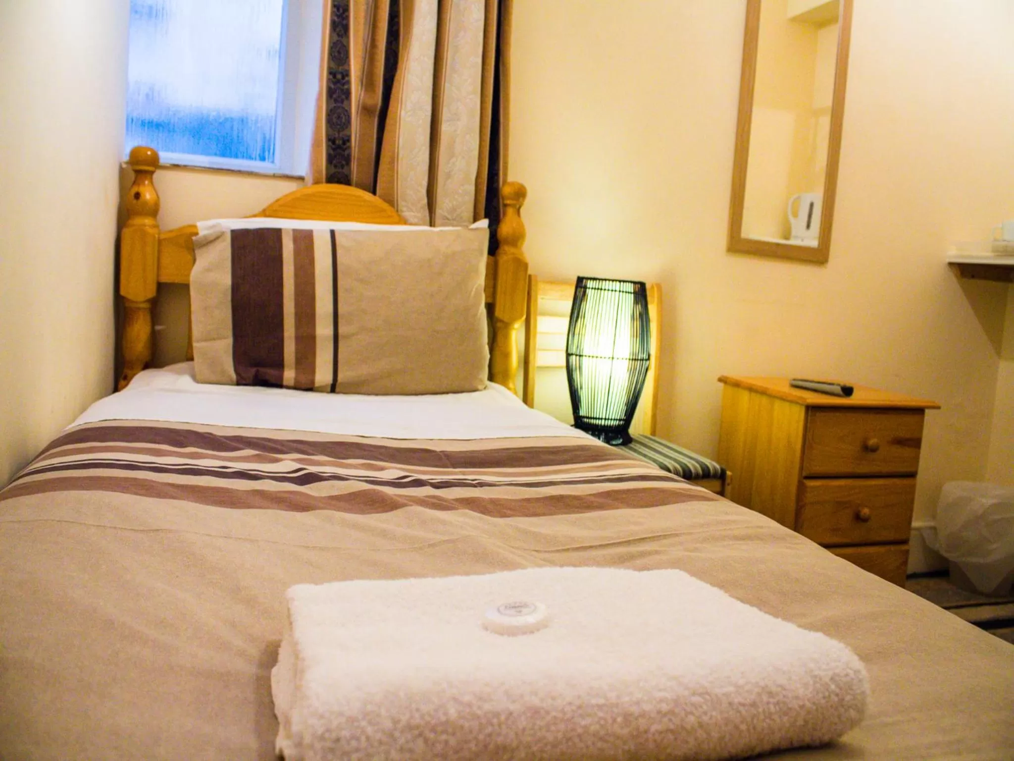 Photo of the whole room, Bed in Cricklewood Lodge Hotel