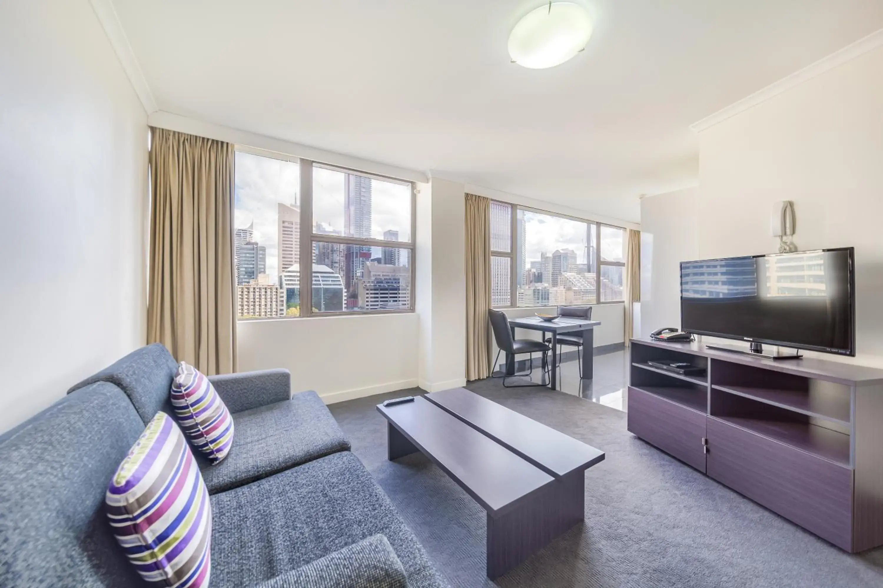 Communal lounge/ TV room, Seating Area in Oaks Sydney Hyde Park Suites