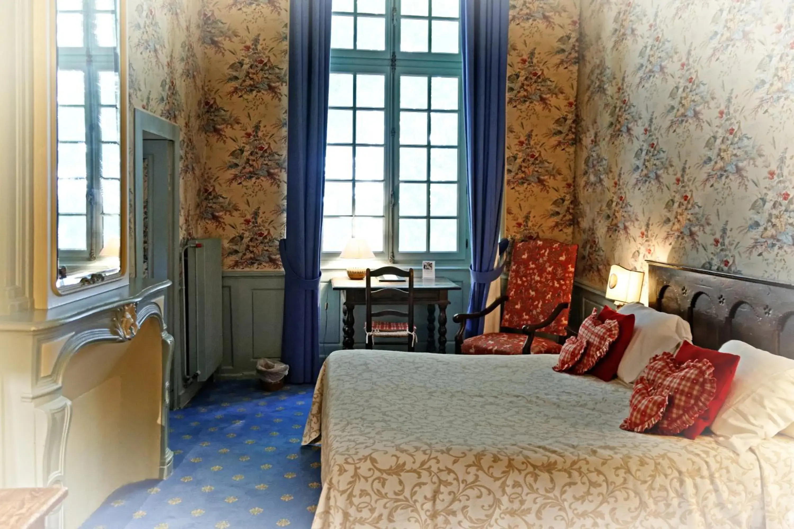 Bed in Grand Hôtel de l'Abbaye