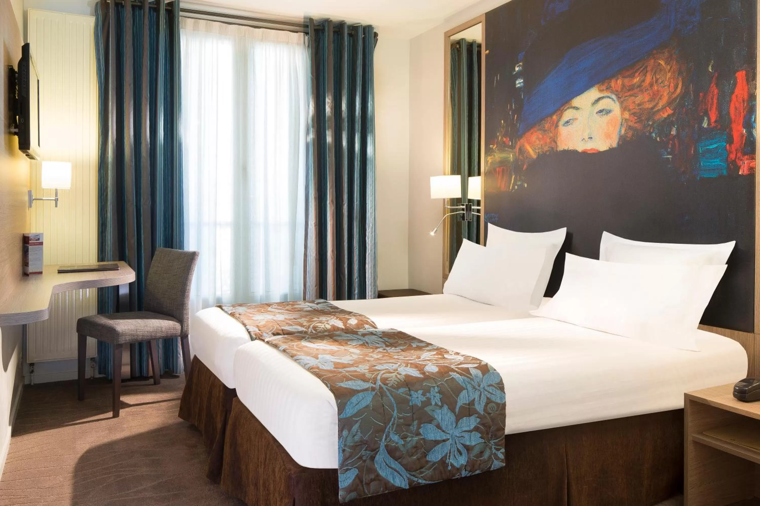 Bedroom, Bed in Turenne Le Marais