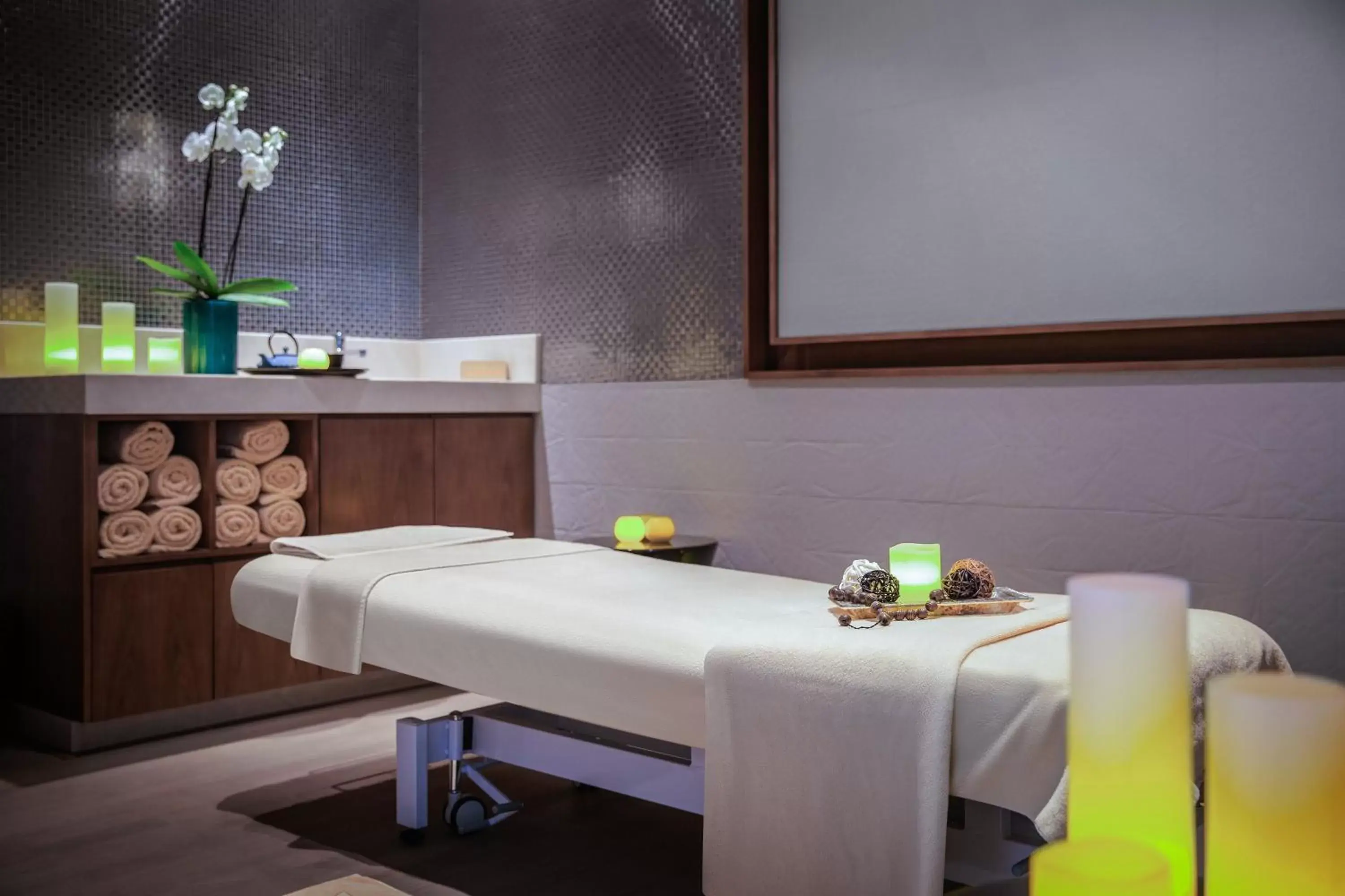 Massage, Spa/Wellness in Rosh Rayhaan by Rotana