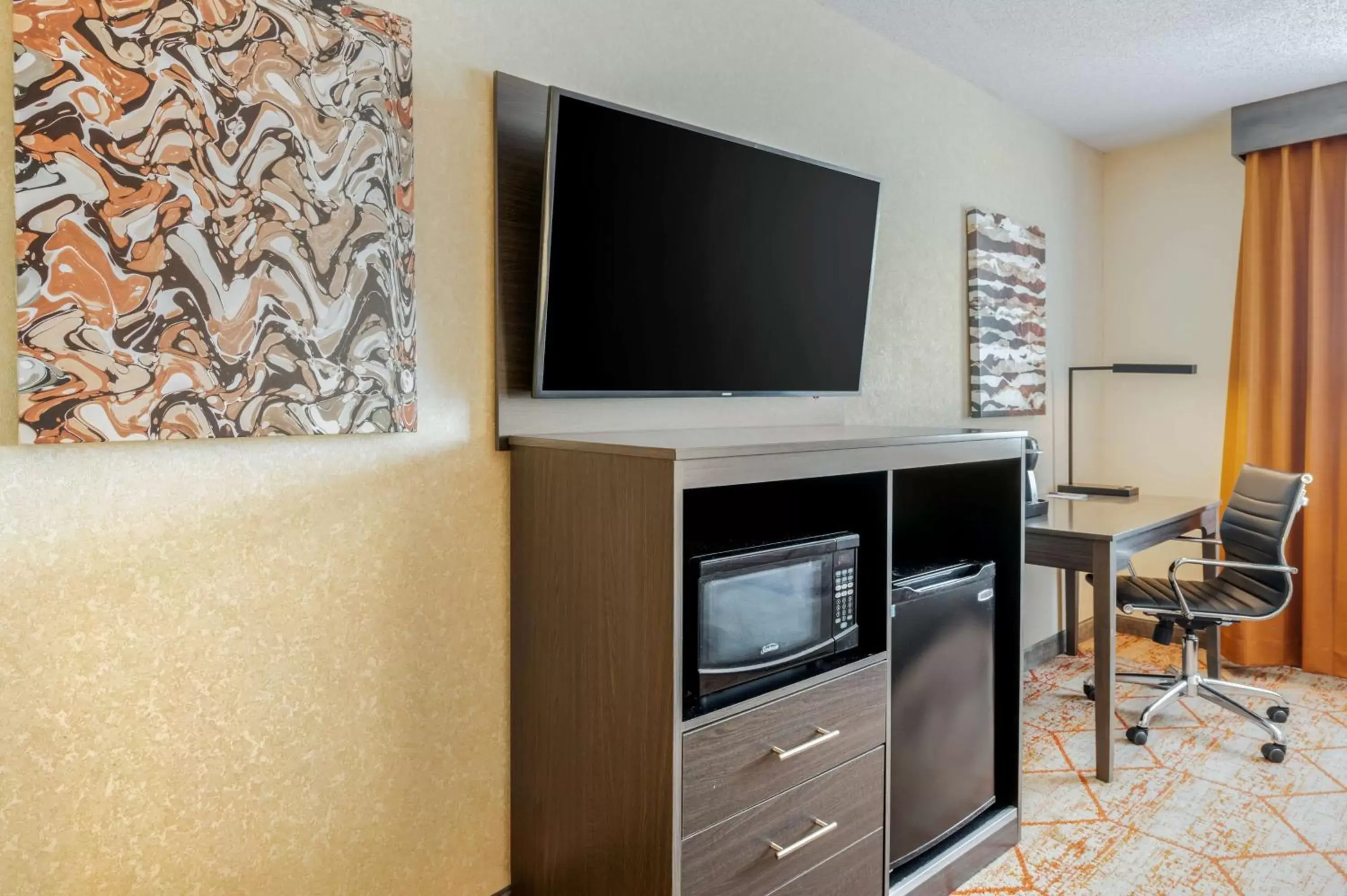 TV and multimedia, TV/Entertainment Center in Best Western Plus Warsaw