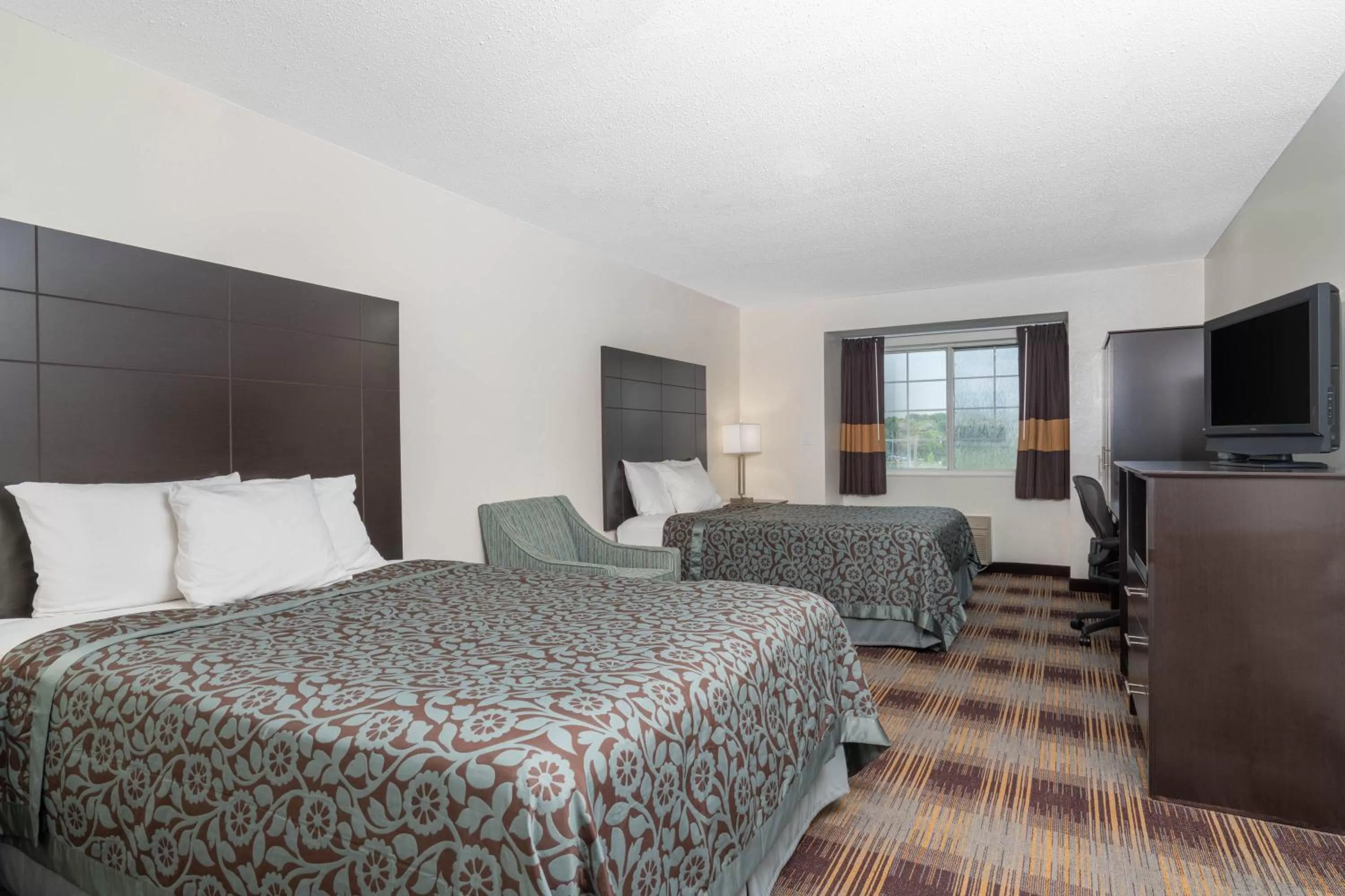 Bedroom, Bed in Days Inn by Wyndham Faribault