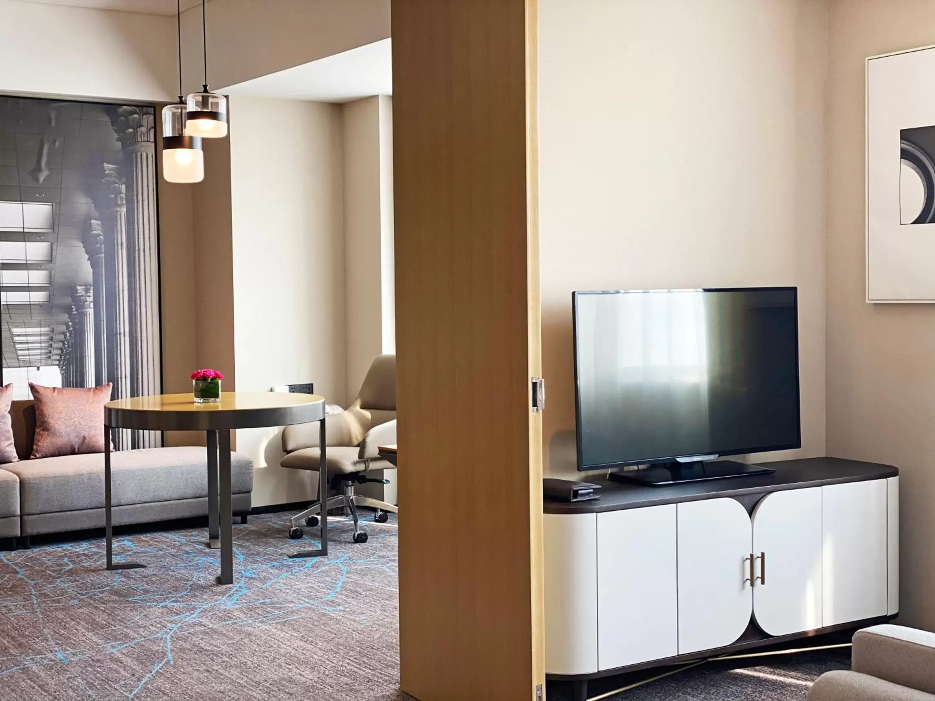 Seating area, TV/Entertainment Center in Crowne Plaza Shanghai Fudan, an IHG Hotel