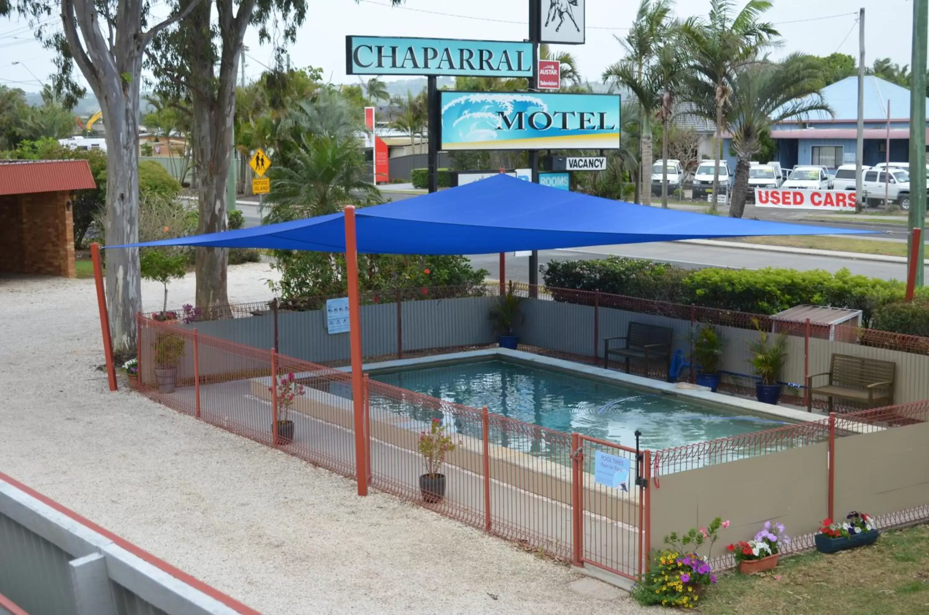 Swimming pool in Chaparral Motel