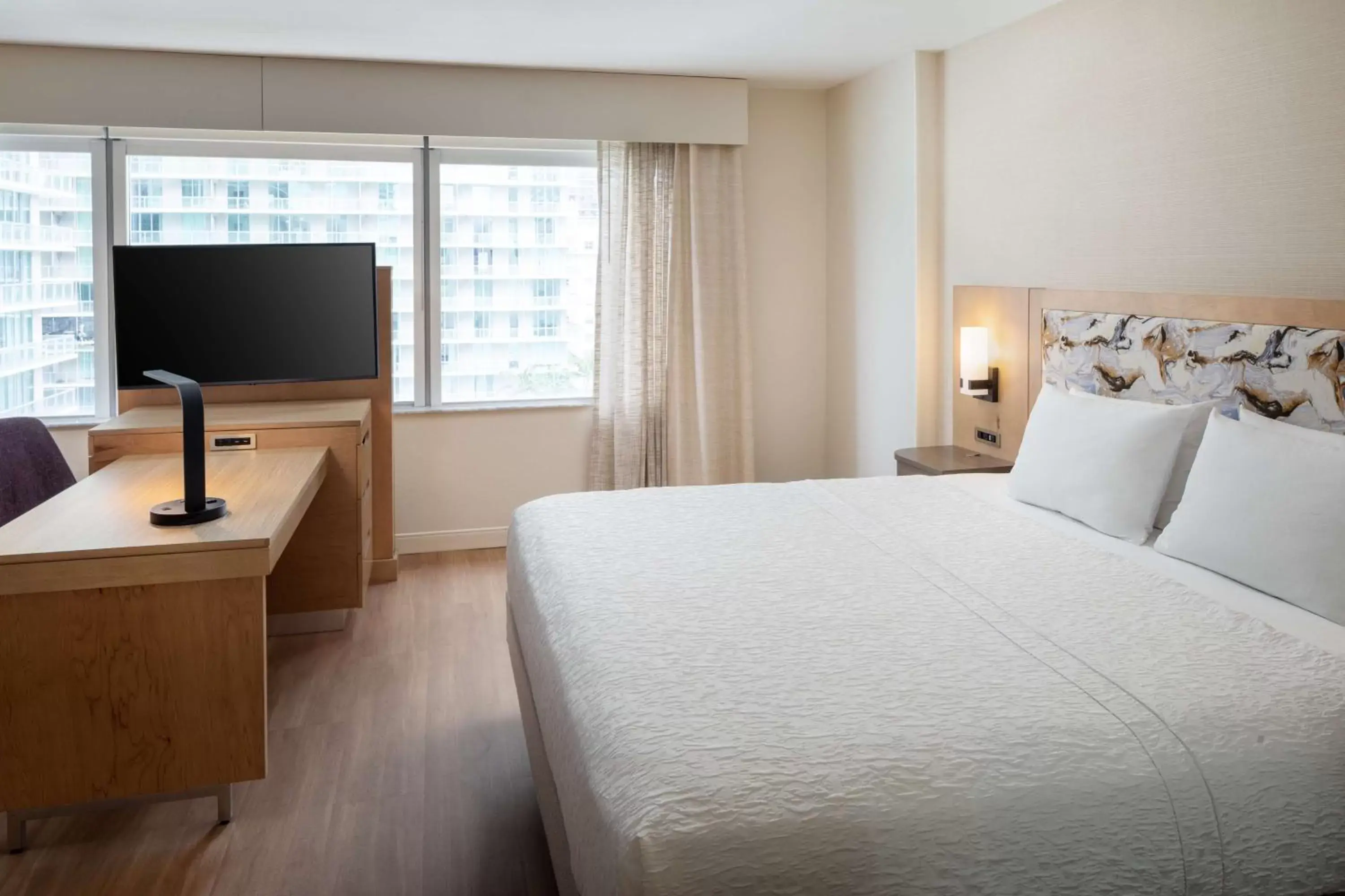 Bed in Hampton Inn & Suites by Hilton Miami Downtown/Brickell
