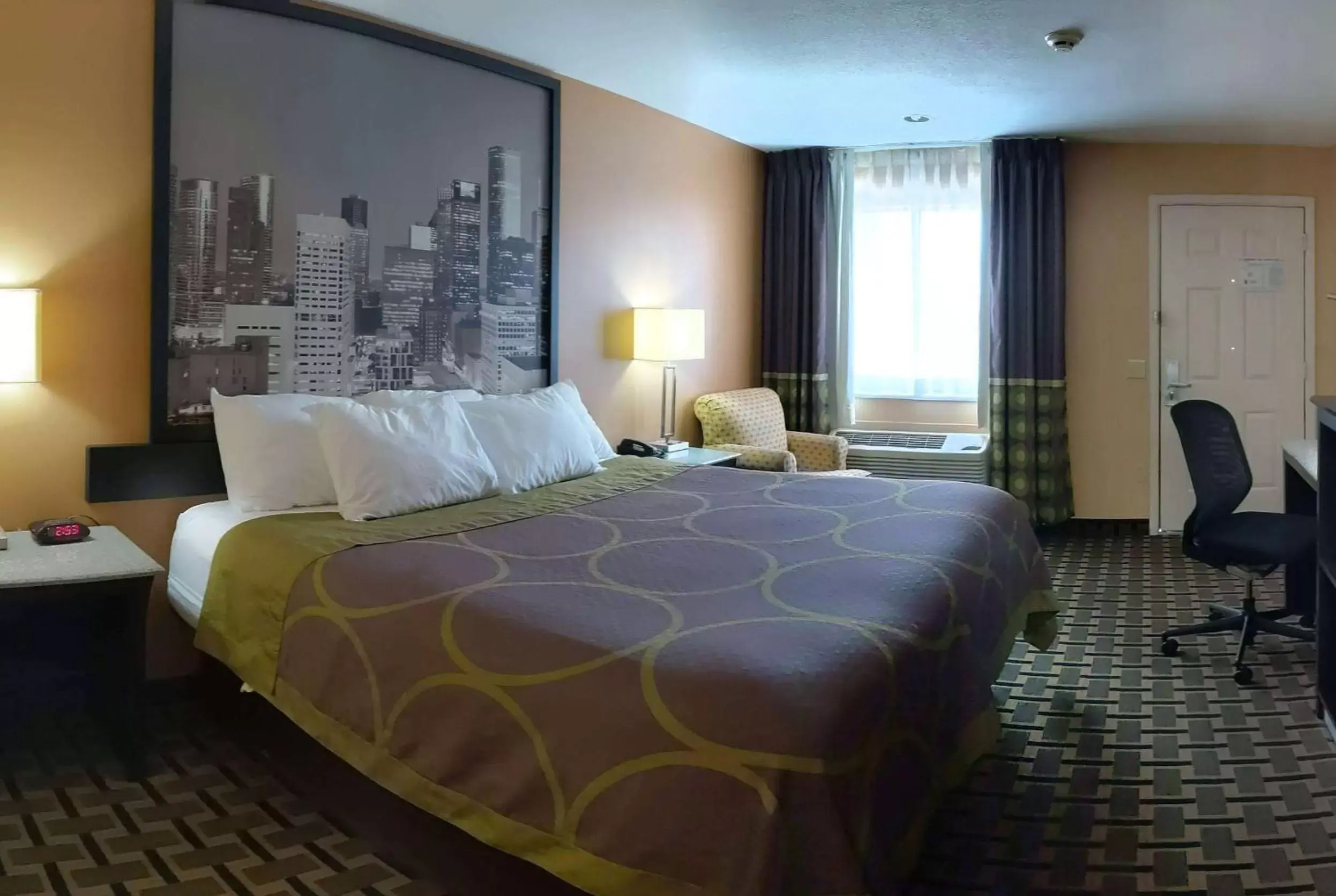 Photo of the whole room, Bed in Super 8 by Wyndham Houston/Willowbrook Hwy 249