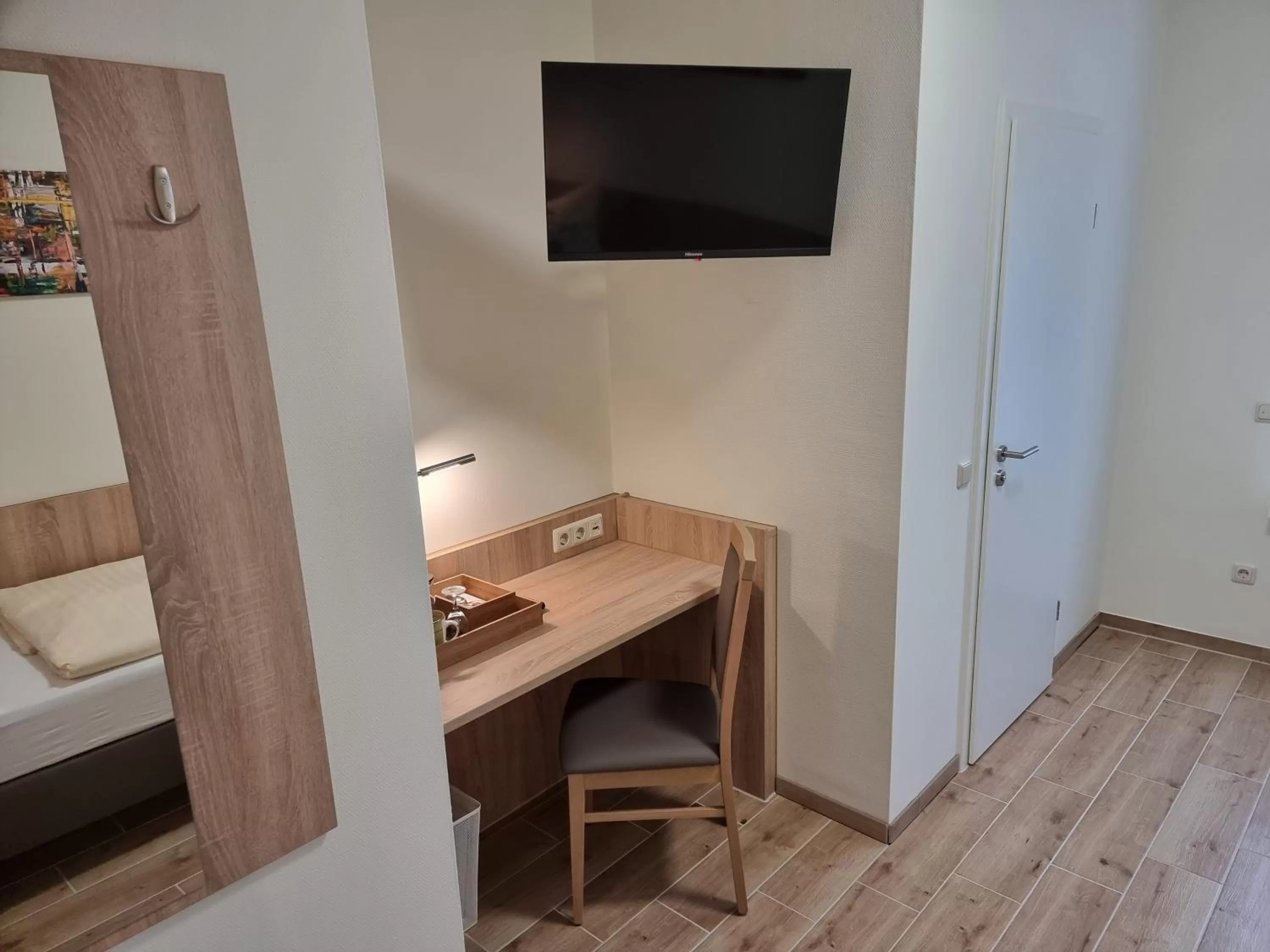 TV and multimedia, Bed in Gästehaus Grunewald Bed & Breakfast