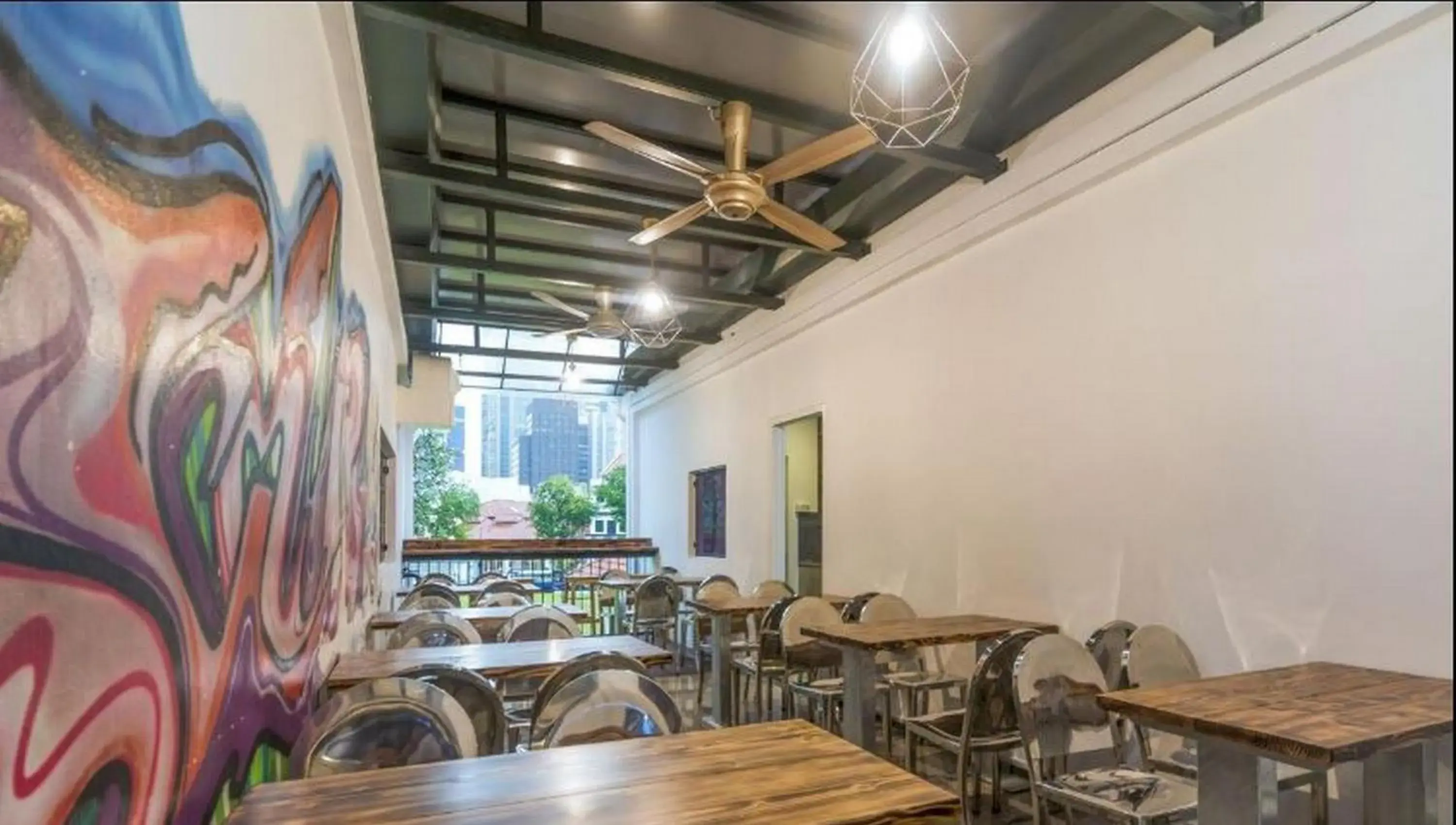 Restaurant/Places to Eat in iStay.inn - an urban art hostel