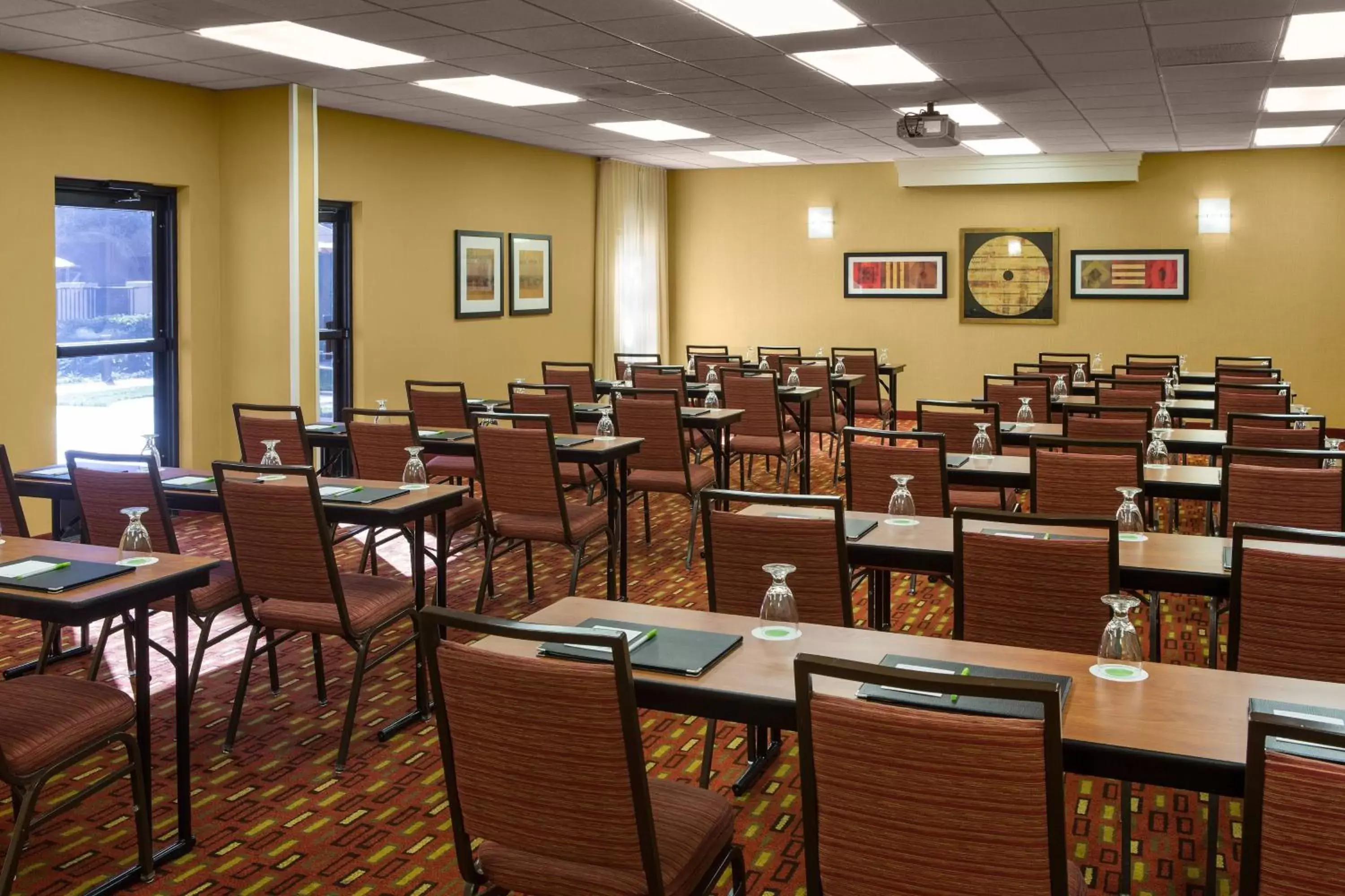 Meeting/conference room, Restaurant/Places to Eat in Courtyard Sacramento Airport Natomas