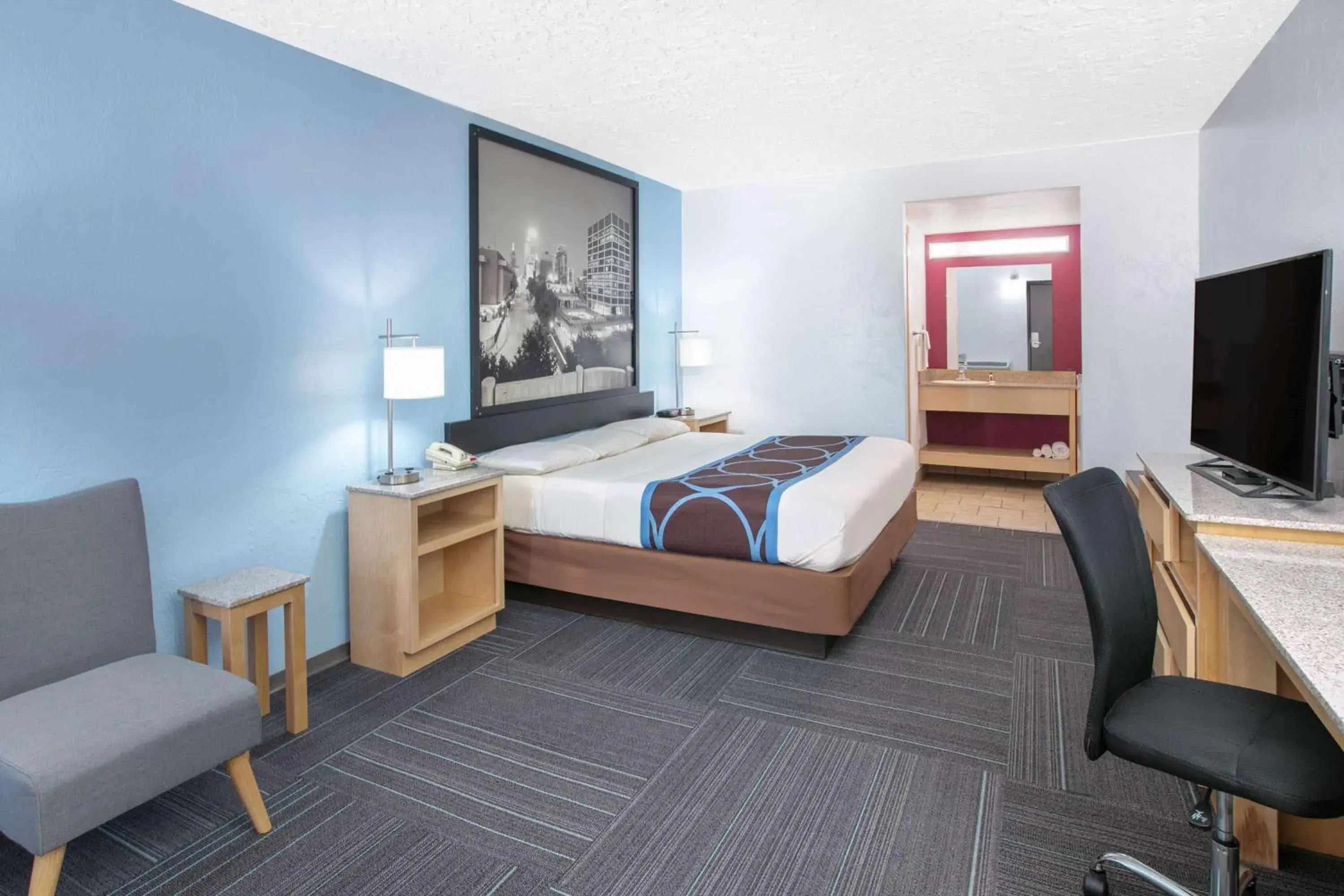 Photo of the whole room, Bed in Super 8 by Wyndham City of Moore