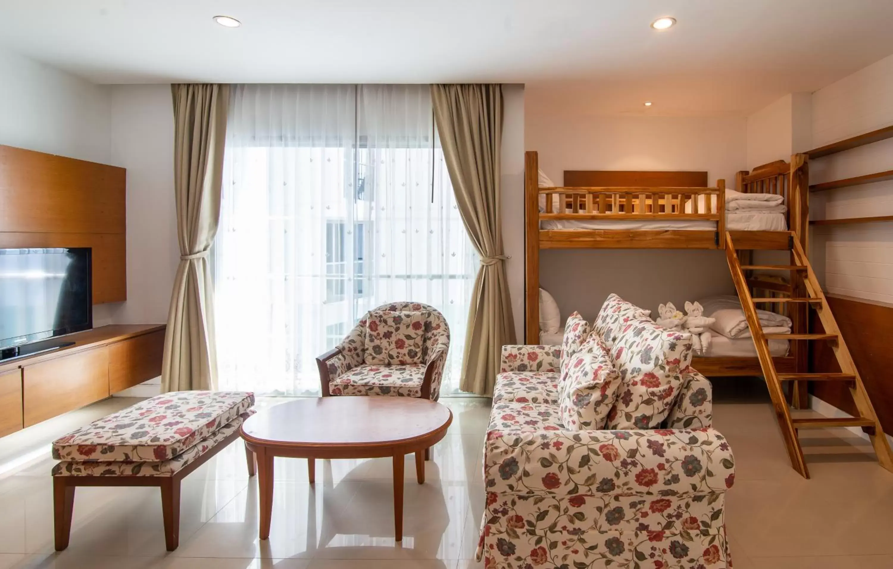 One Bedroom Family Suite in Royal Beach View One Bedroom Family Suite in Royal Beach View