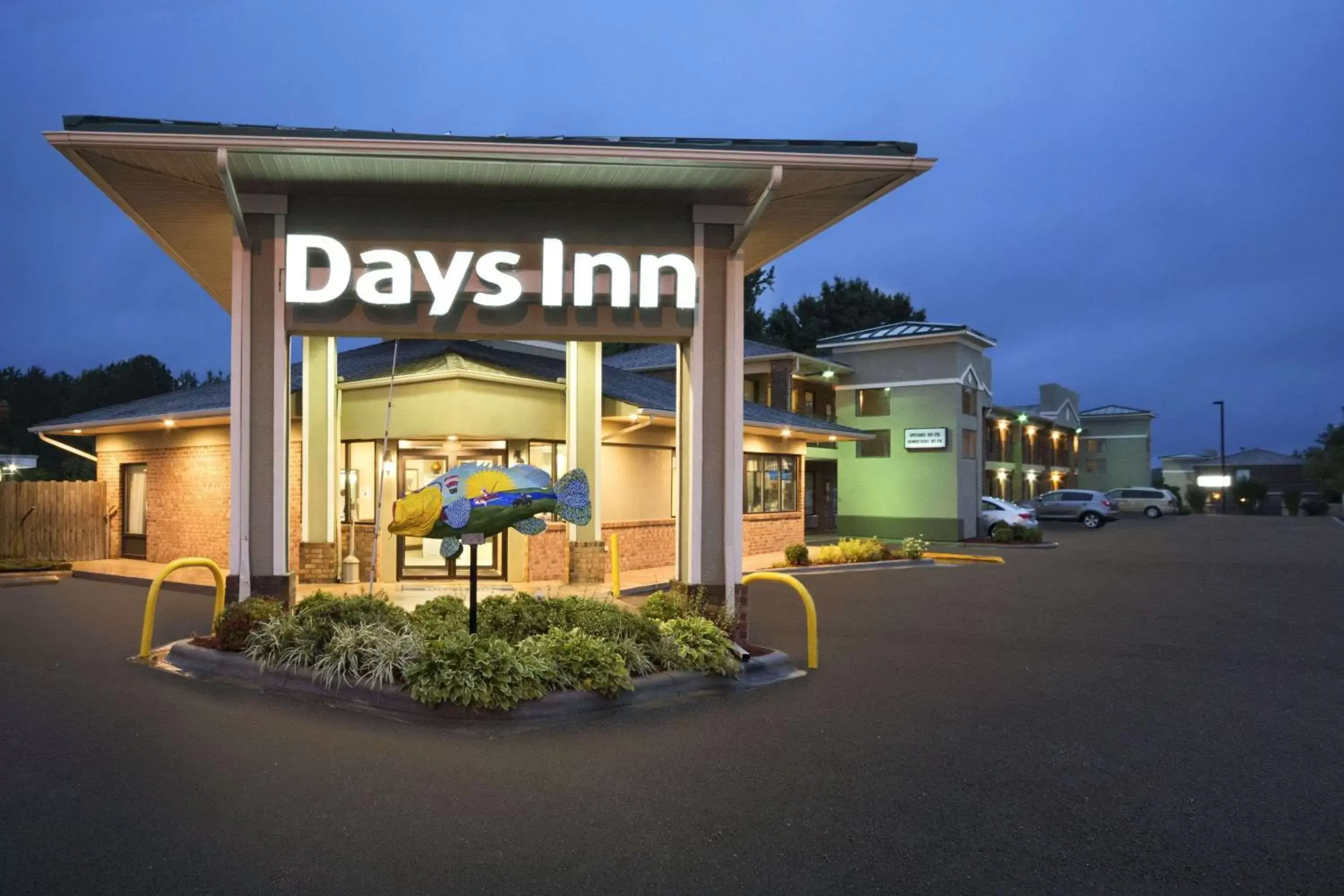 Property building in Days Inn by Wyndham Weldon Roanoke Rapids