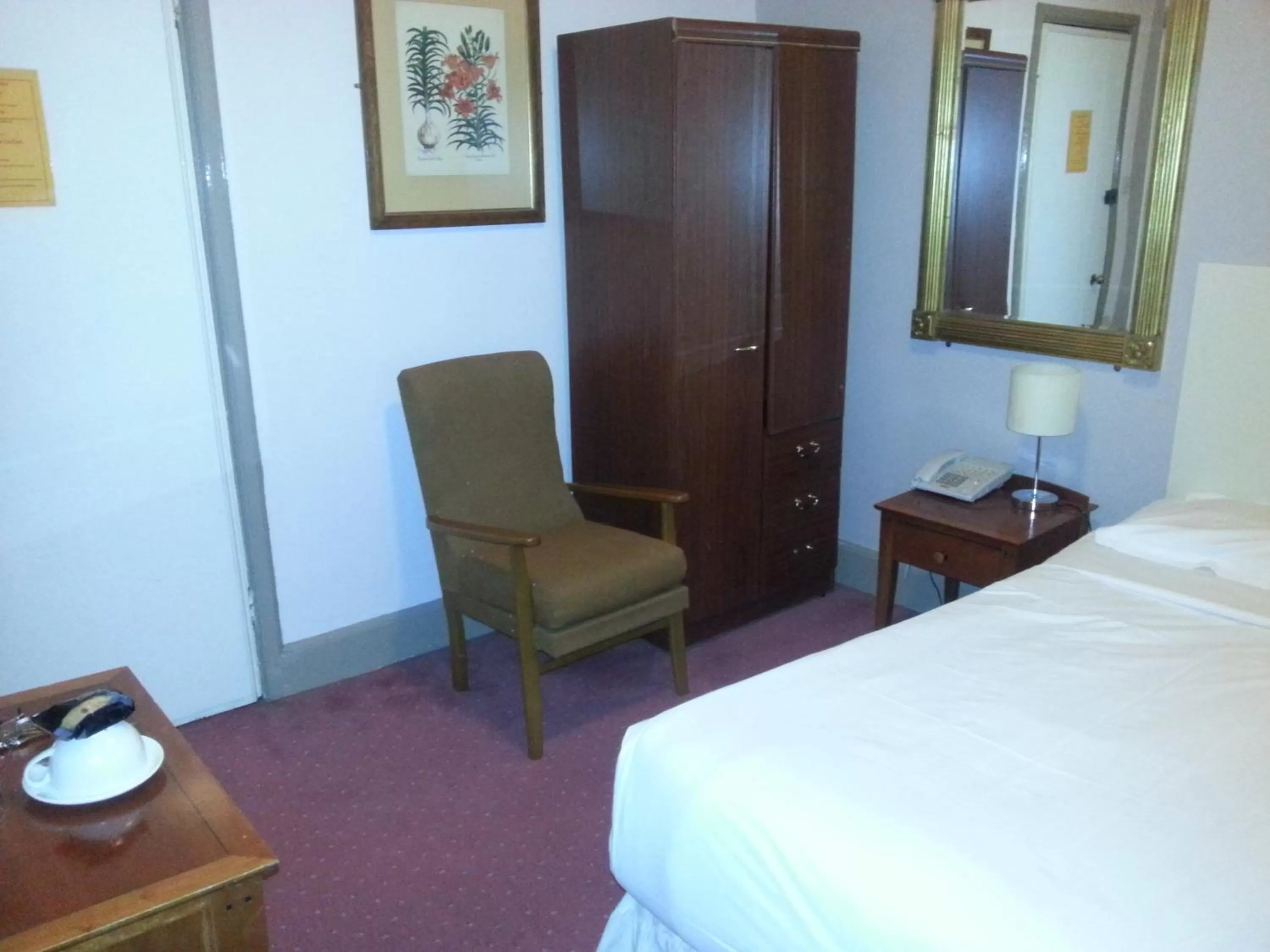 Photo of the whole room, Bed in Tree Hotel at Iffley