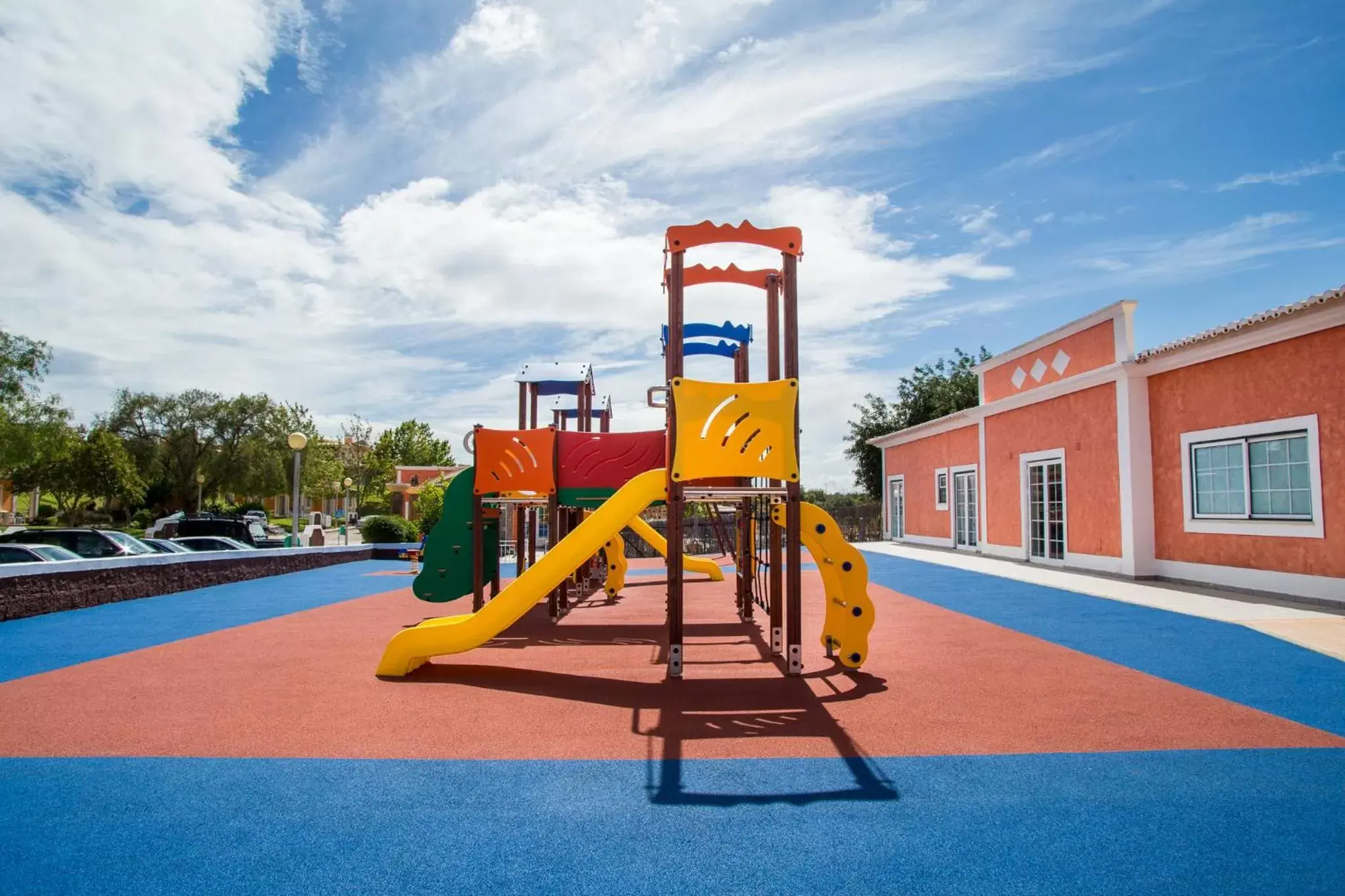 Children play ground in Colina da Lapa & Villas