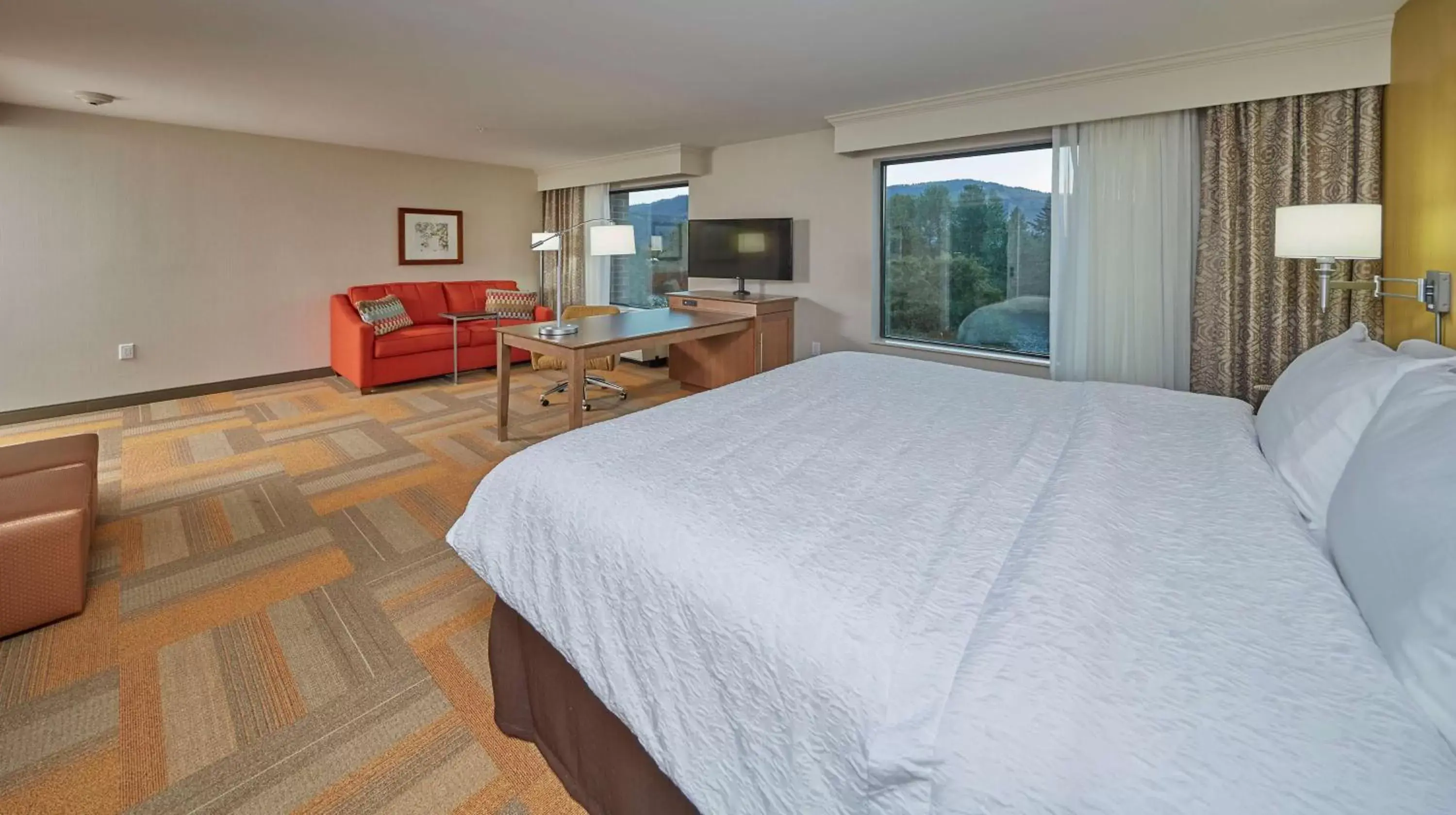 Bed in Hampton Inn & Suites Hood River