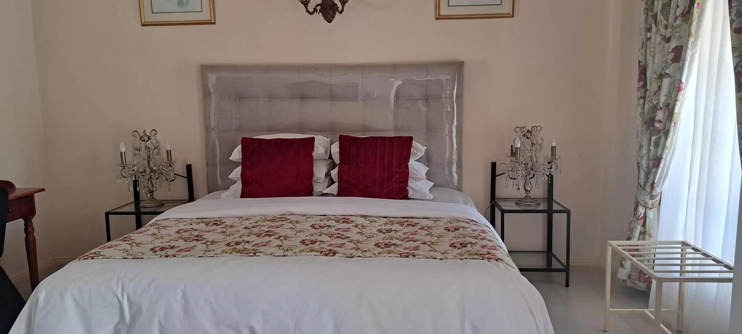 Bed in Blue Diamond Lodge & Spa